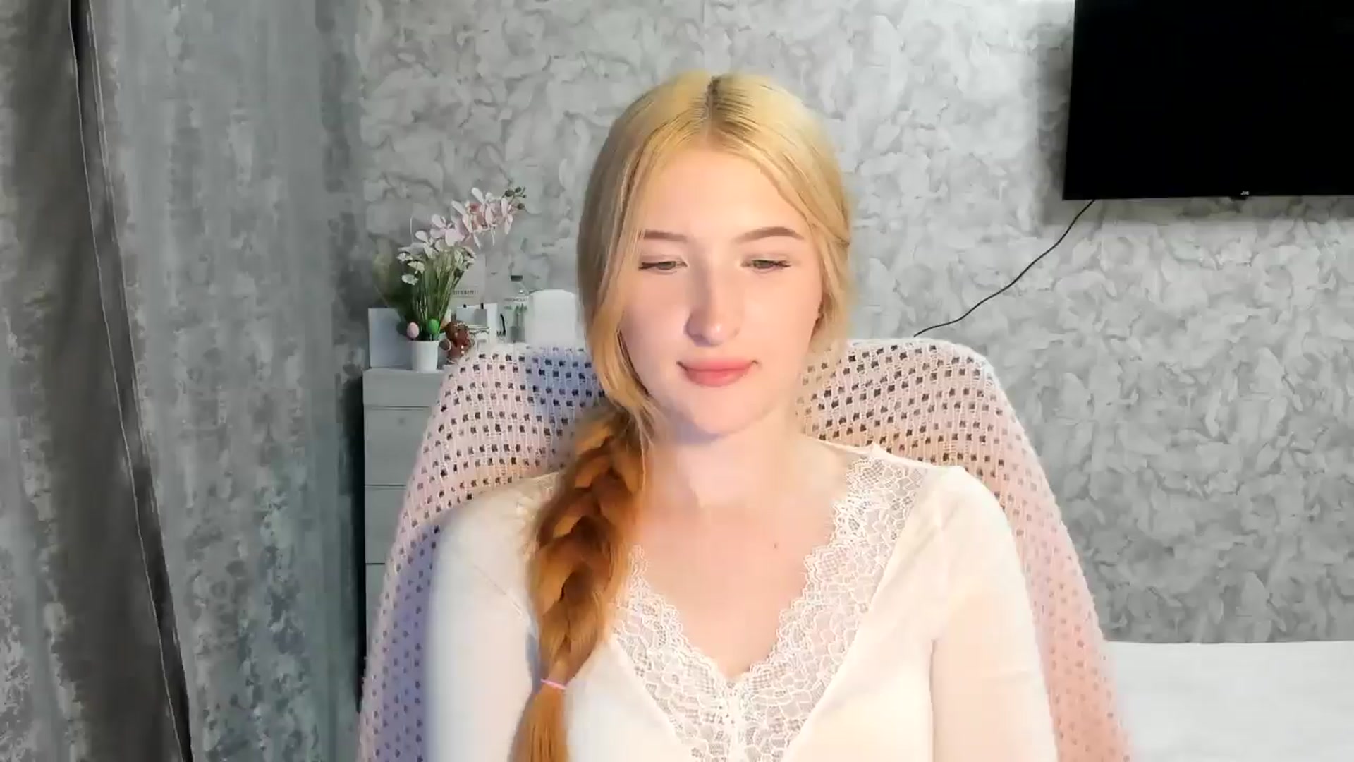 Gallery image thumbnail from Ilona_Here's myfreecams stream on, 04/28/2026, 19:39 image 15 of 20