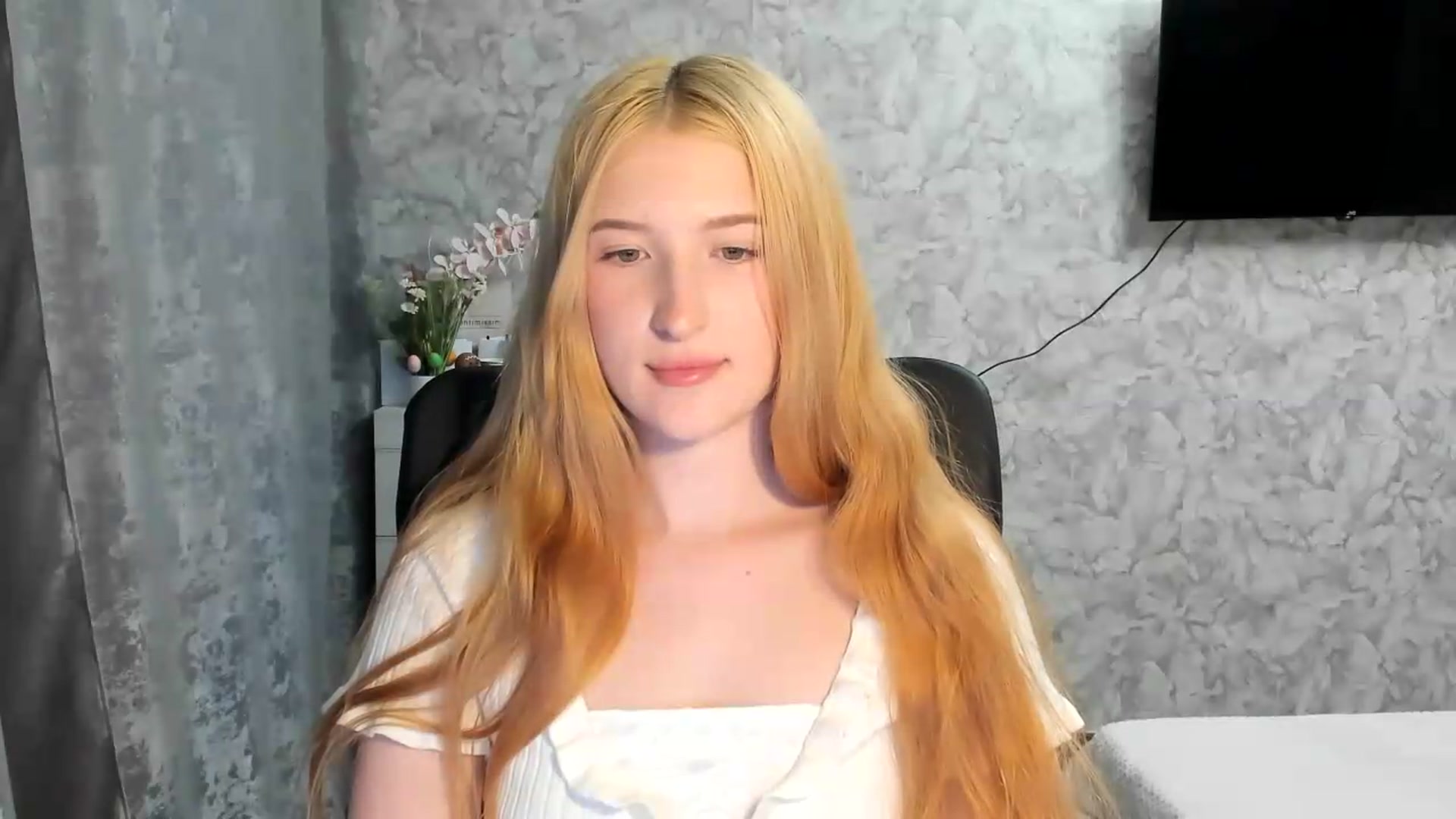 Gallery image thumbnail from Ilona_Here's myfreecams stream on, 04/30/2026, 17:05 image 7 of 20