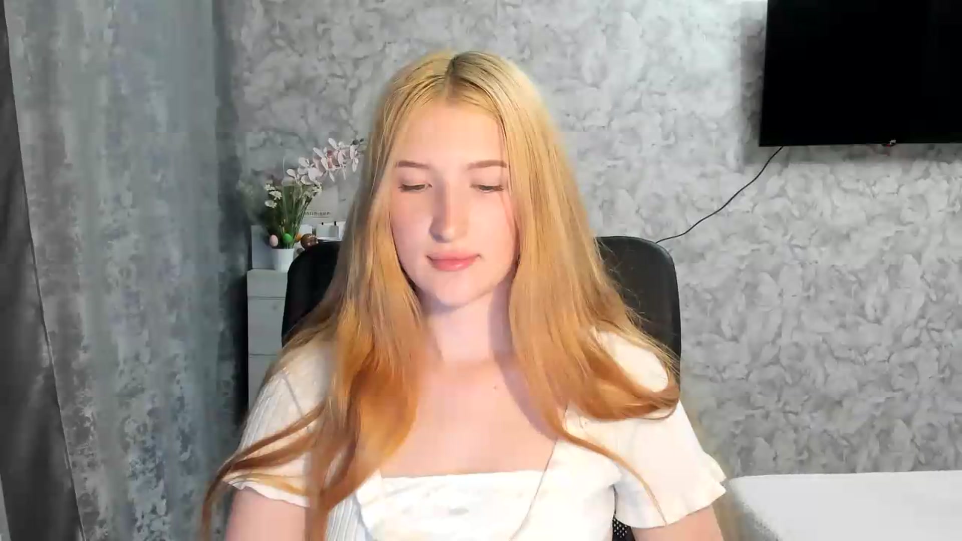 Gallery image thumbnail from Ilona_Here's myfreecams stream on, 04/30/2026, 17:05 image 10 of 20