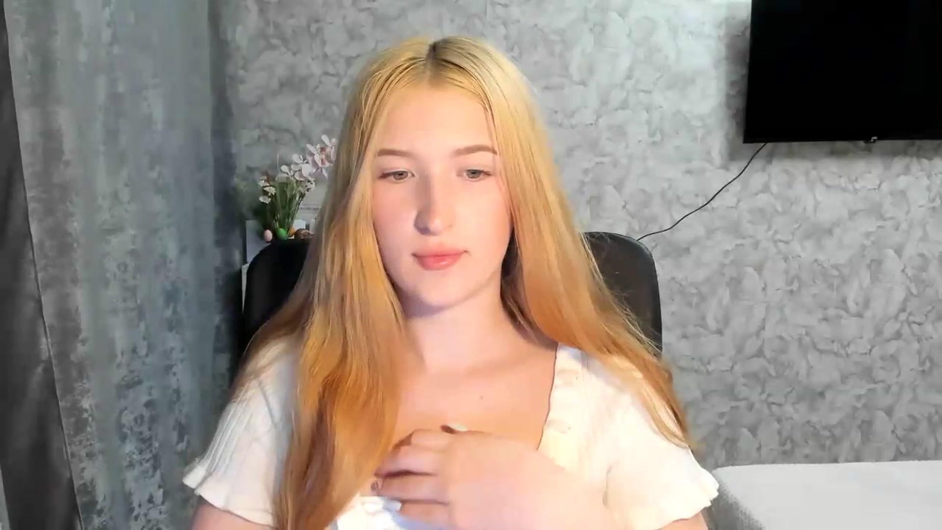 Gallery image thumbnail from Ilona_Here's myfreecams stream on, 04/30/2026, 17:05 image 12 of 20