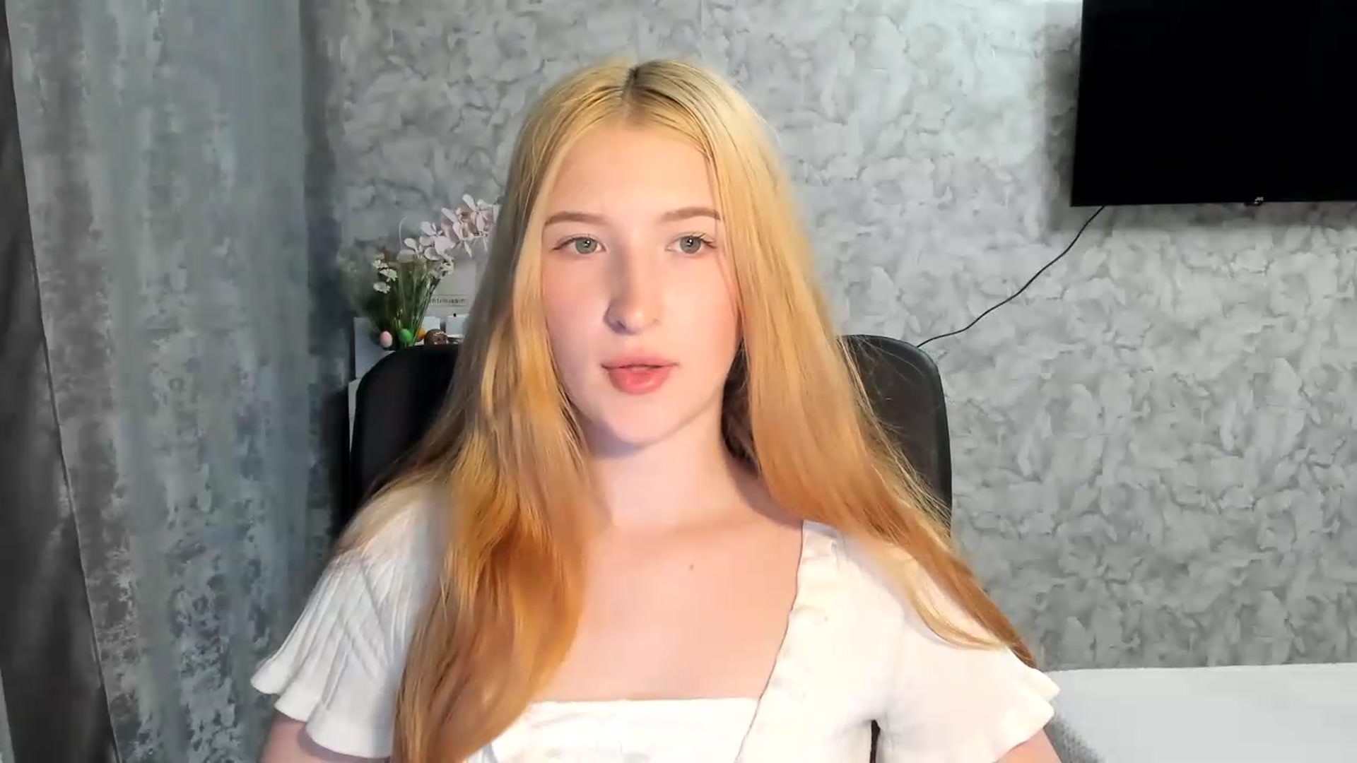 Gallery image thumbnail from Ilona_Here's myfreecams stream on, 04/30/2026, 17:05 image 13 of 20