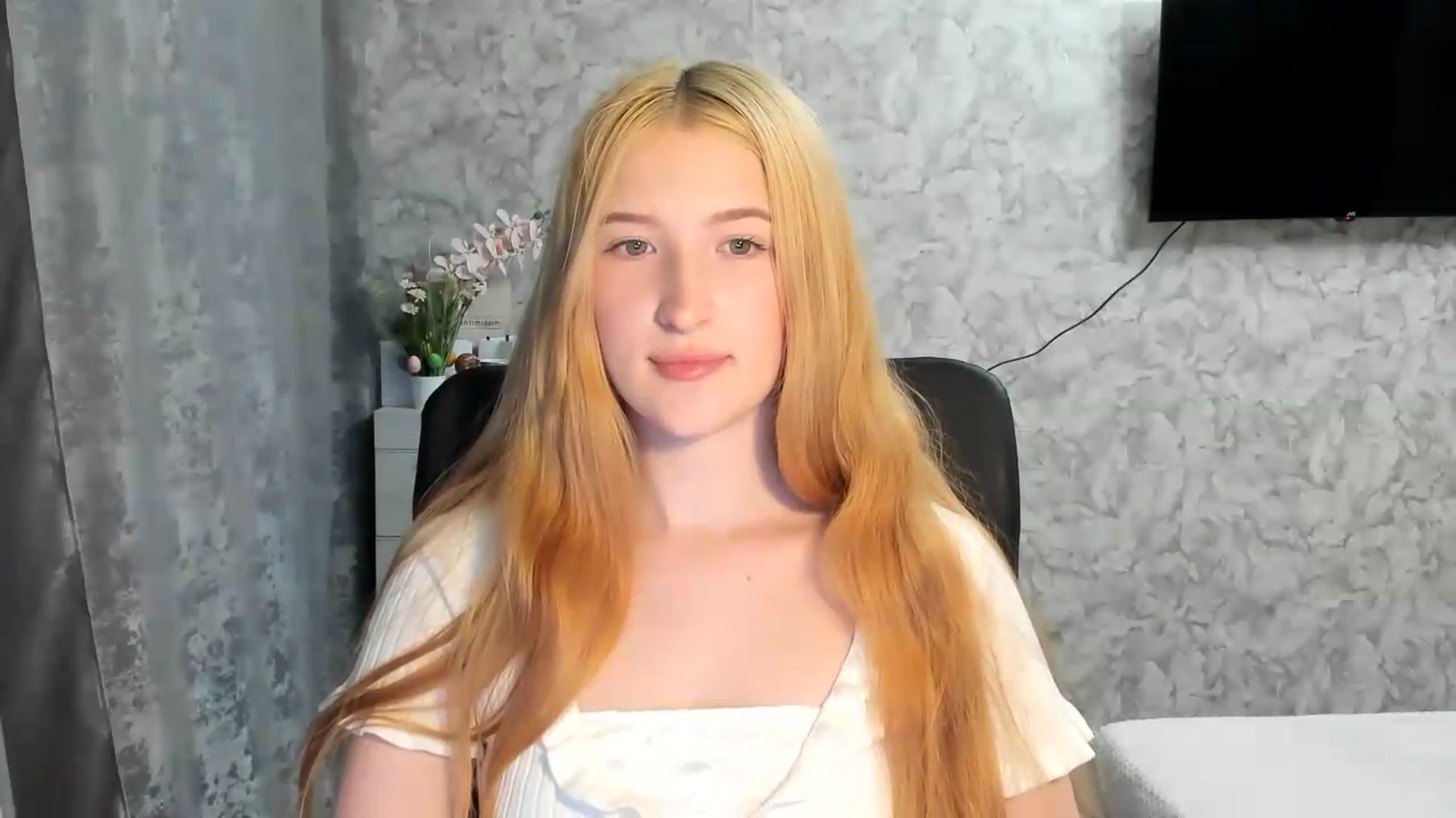 Gallery image thumbnail from Ilona_Here's myfreecams stream on, 04/30/2026, 17:05 image 8 of 20