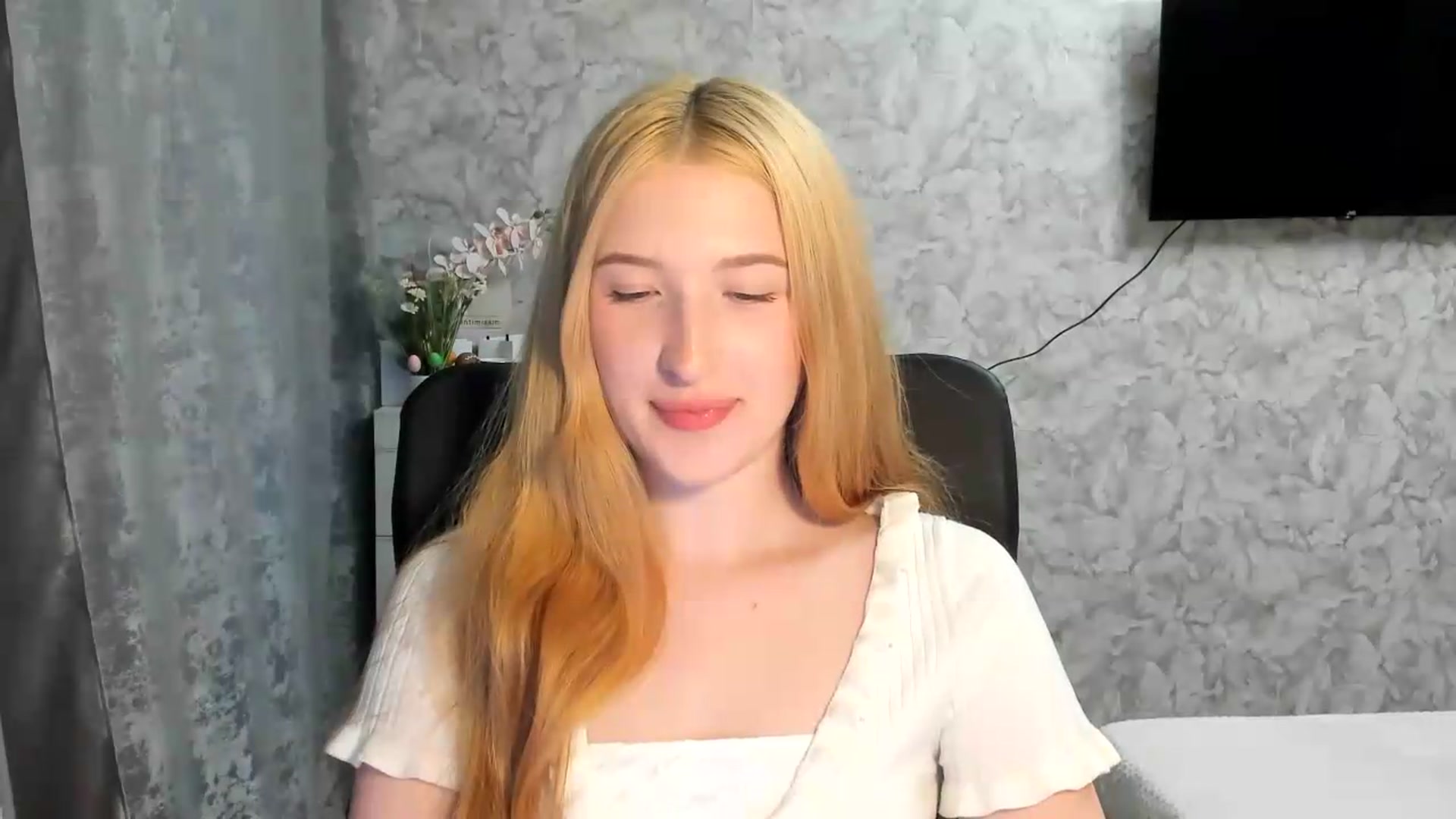 Gallery image thumbnail from Ilona_Here's myfreecams stream on, 04/30/2026, 17:05 image 3 of 20