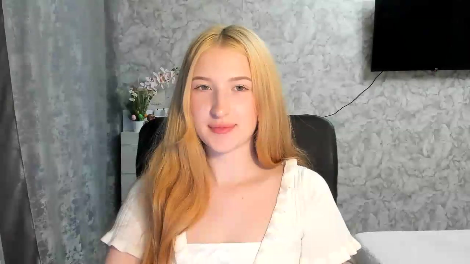 Gallery image thumbnail from Ilona_Here's myfreecams stream on, 04/30/2026, 17:05 image 2 of 20