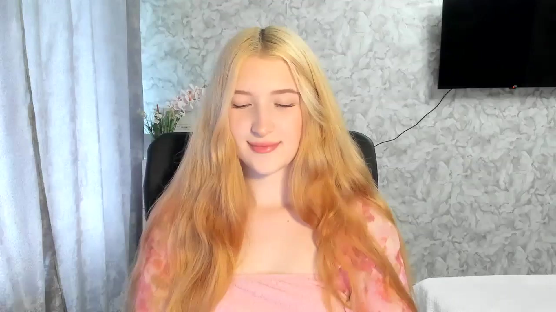 Gallery image thumbnail from Ilona_Here's myfreecams stream on, 05/01/2026, 12:19 image 8 of 20