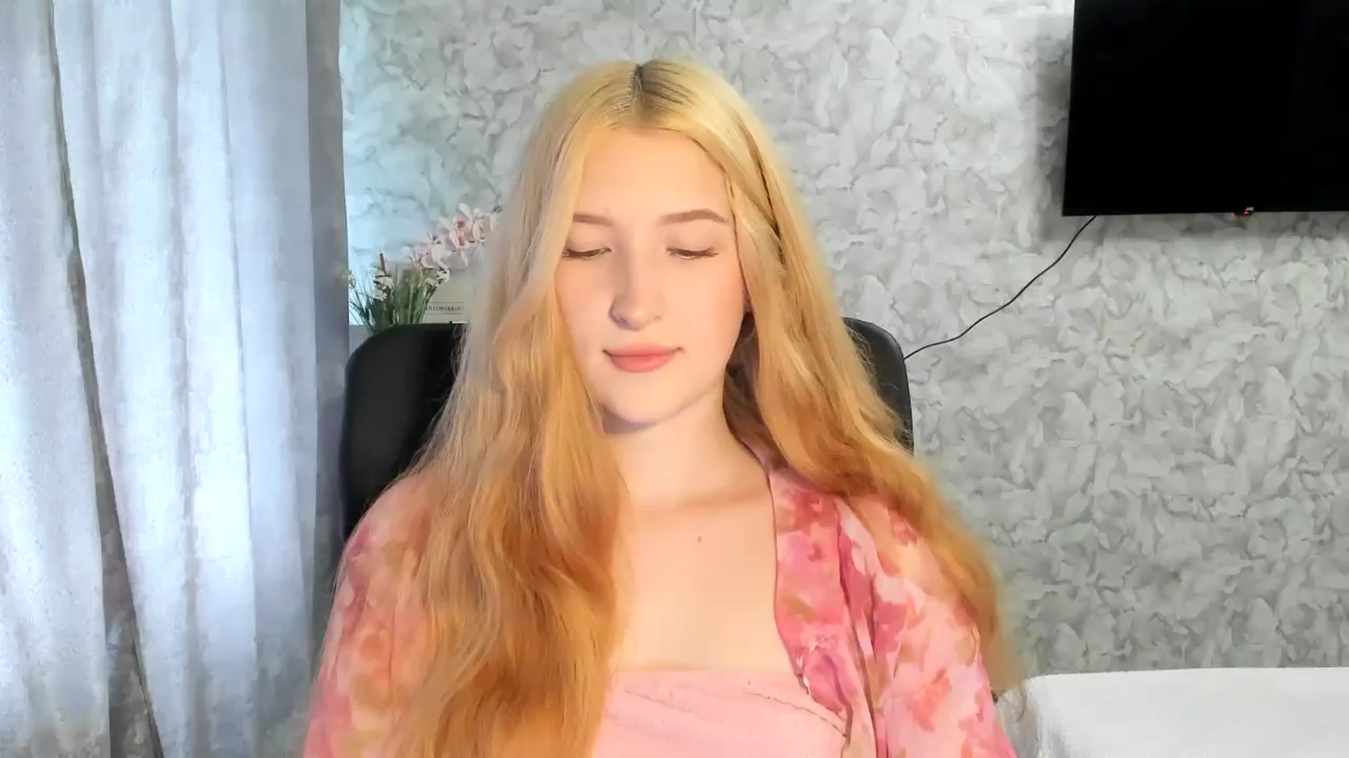 Gallery image thumbnail from Ilona_Here's myfreecams stream on, 05/01/2026, 12:19 image 12 of 20