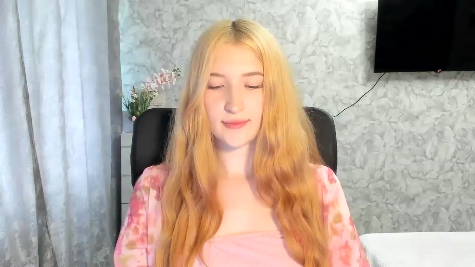 Gallery image thumbnail from Ilona_Here's myfreecams stream on, 05/01/2026, 14:31 image 8 of 20