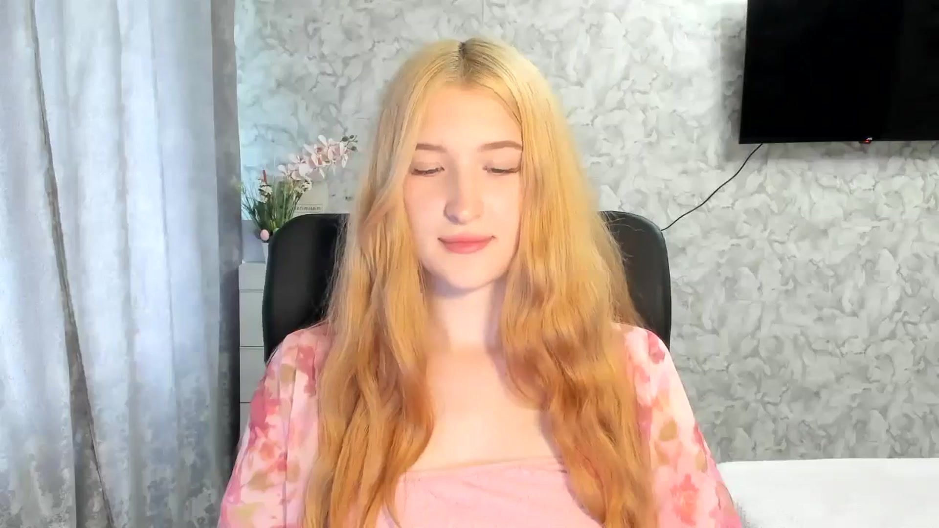 Gallery image thumbnail from Ilona_Here's myfreecams stream on, 05/01/2026, 14:31 image 7 of 20