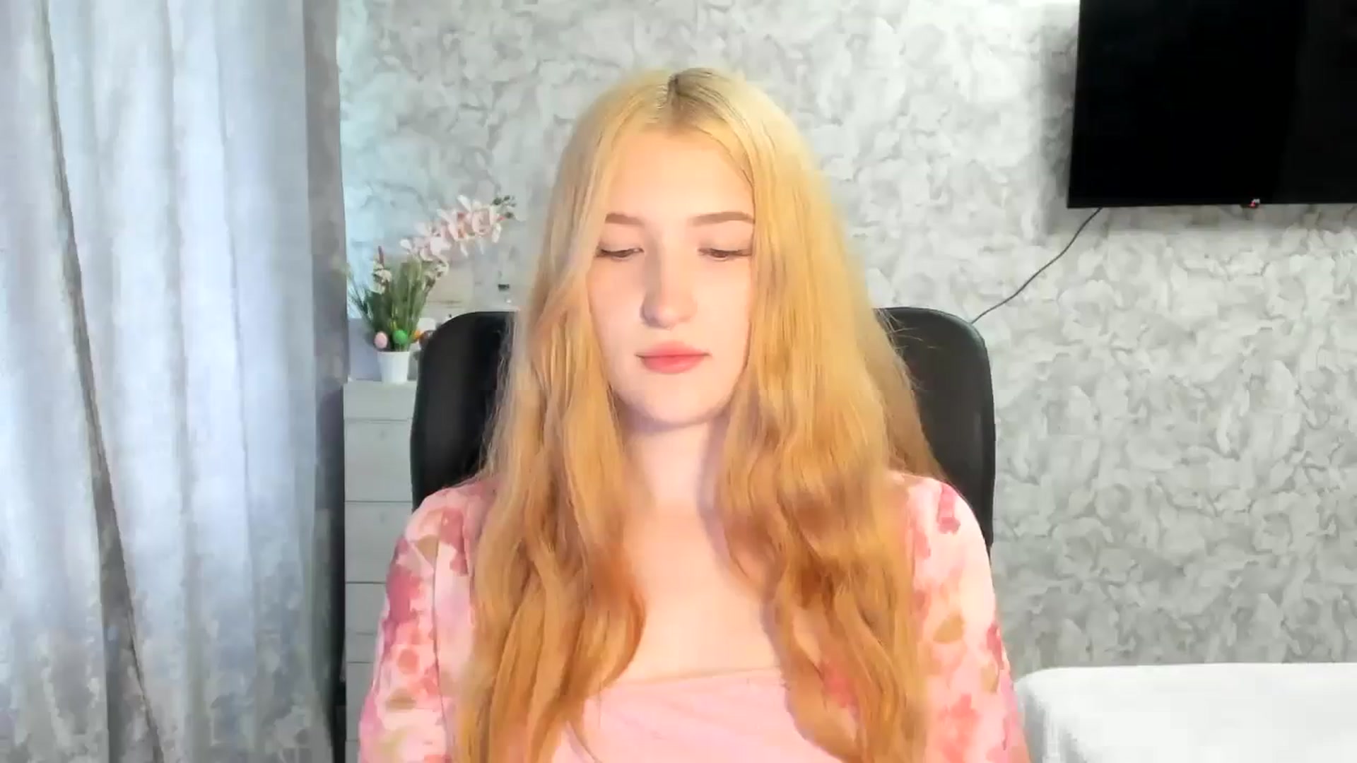 Gallery image thumbnail from Ilona_Here's myfreecams stream on, 05/01/2026, 14:31 image 9 of 20