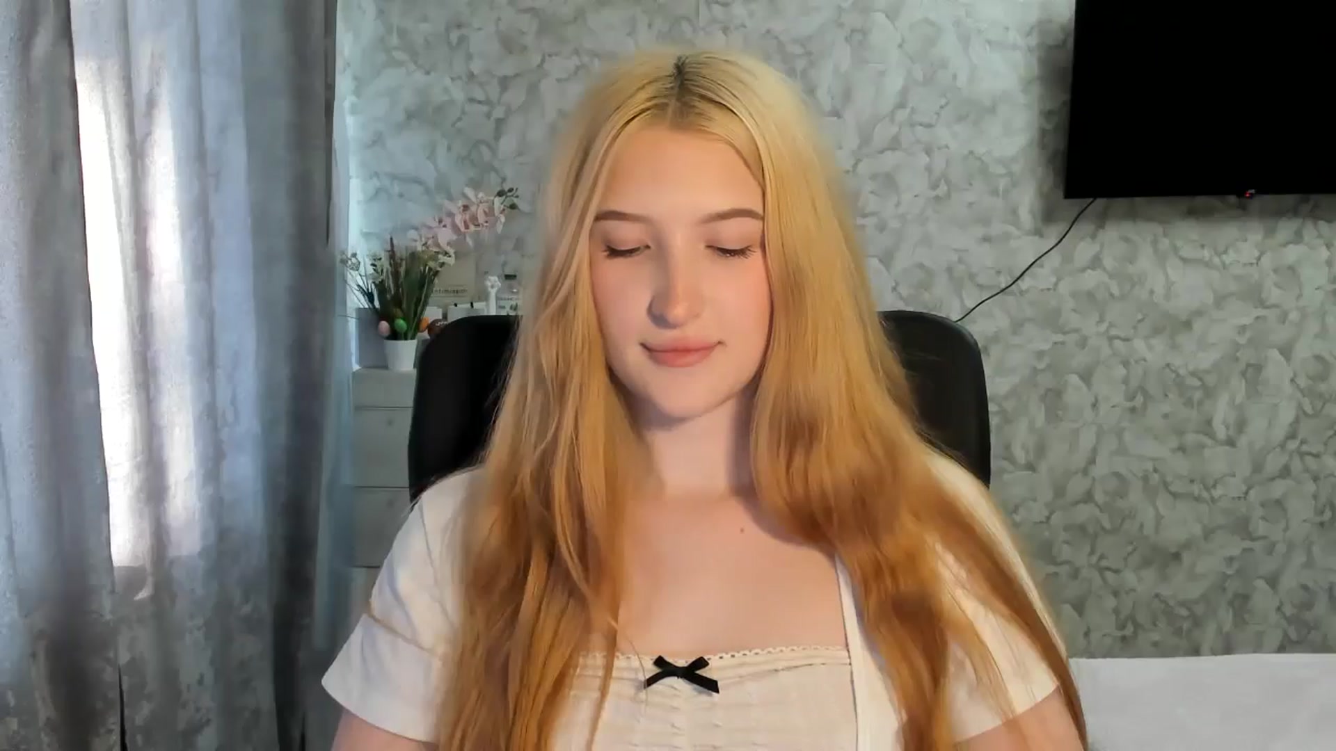 Gallery image thumbnail from Ilona_Here's myfreecams stream on, 05/03/2026, 15:19 image 15 of 20