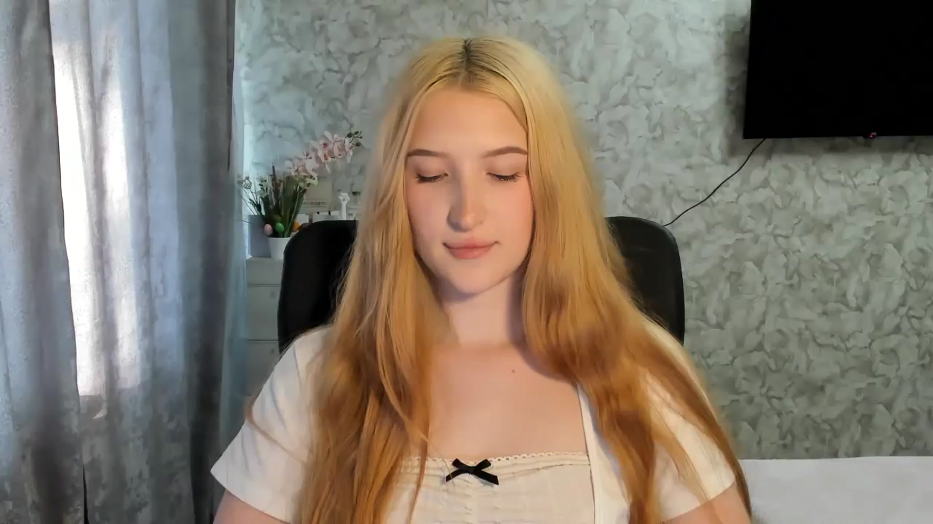 Gallery image thumbnail from Ilona_Here's myfreecams stream on, 05/03/2026, 15:19 image 14 of 20