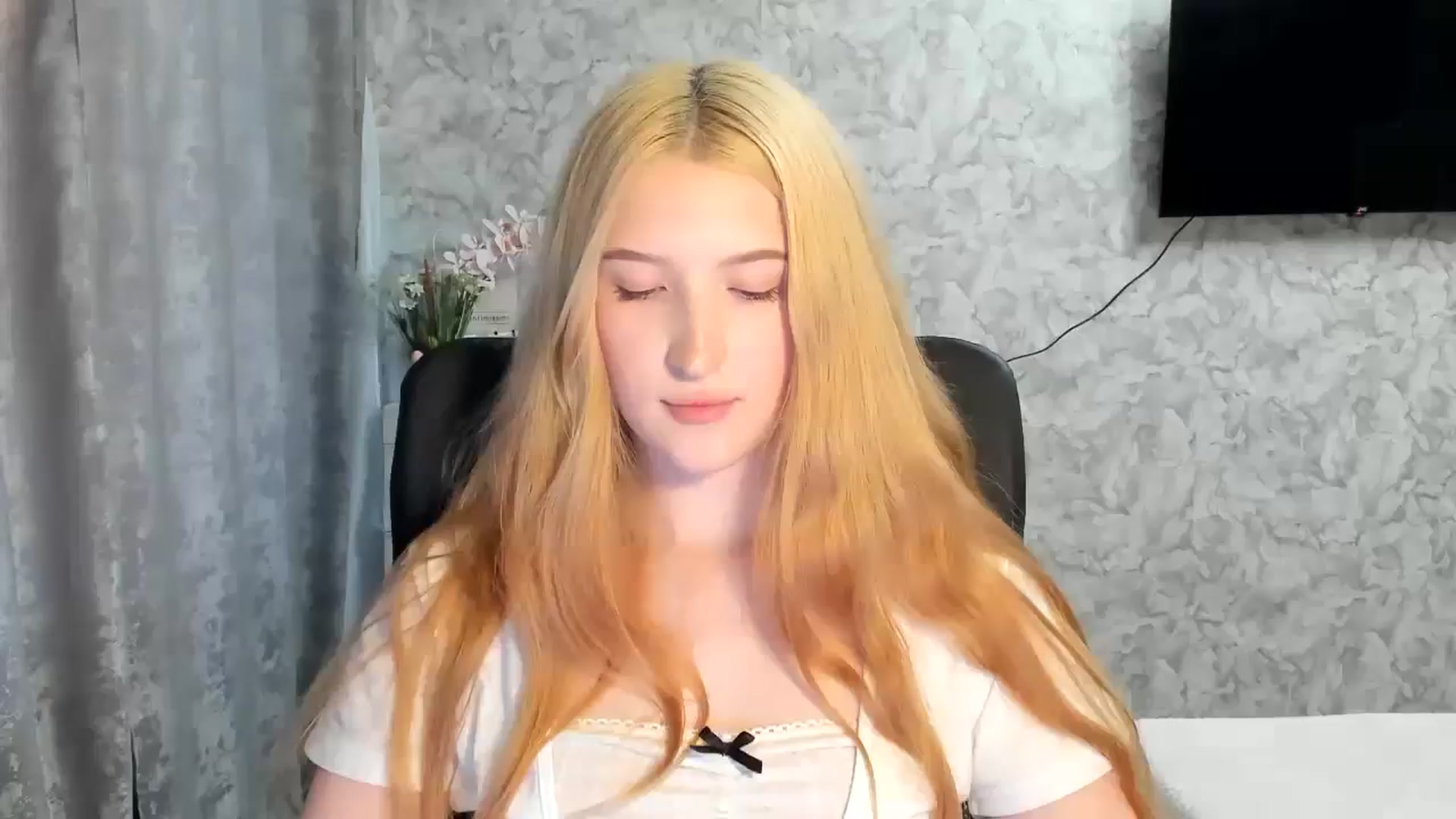 Gallery image thumbnail from Ilona_Here's myfreecams stream on, 05/03/2026, 16:43 image 13 of 20