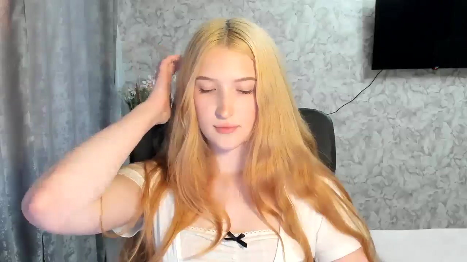 Gallery image thumbnail from Ilona_Here's myfreecams stream on, 05/03/2026, 16:43 image 12 of 20