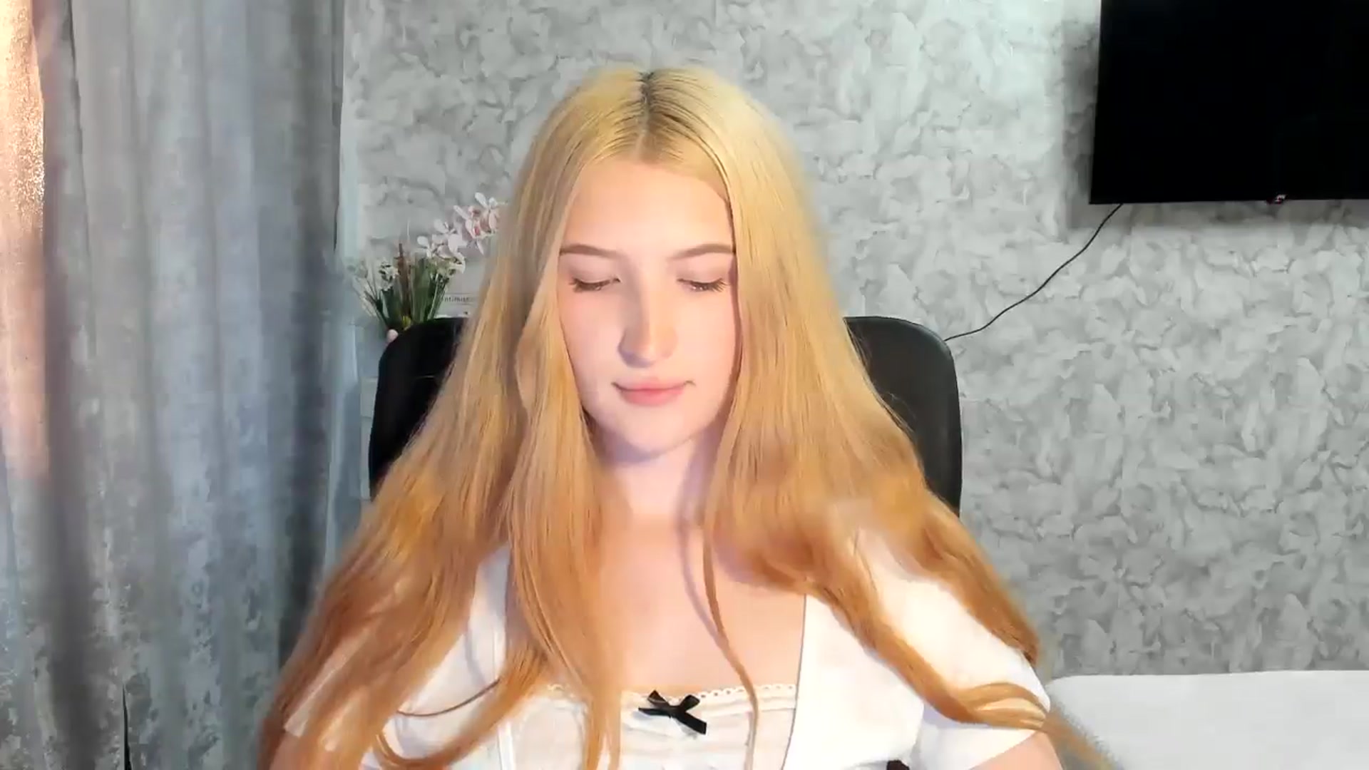 Gallery image thumbnail from Ilona_Here's myfreecams stream on, 05/03/2026, 16:43 image 4 of 20