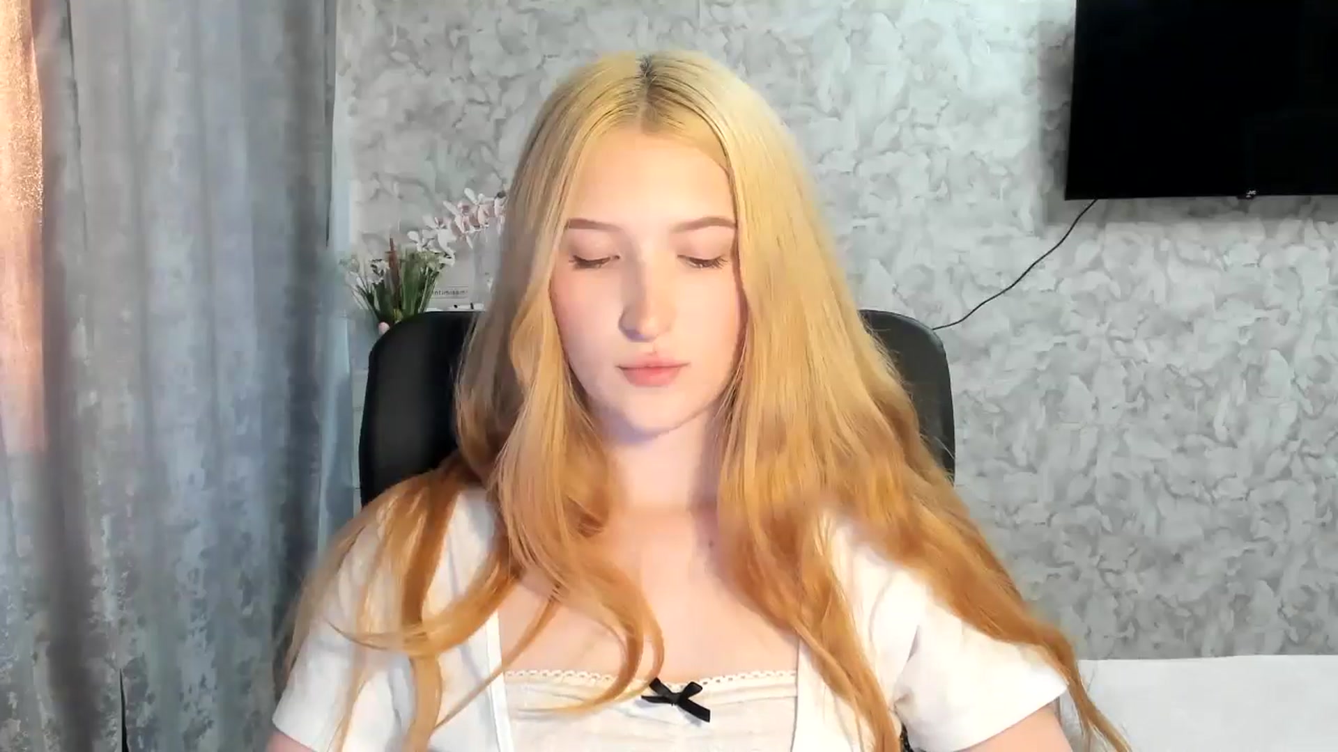 Gallery image thumbnail from Ilona_Here's myfreecams stream on, 05/03/2026, 16:43 image 8 of 20