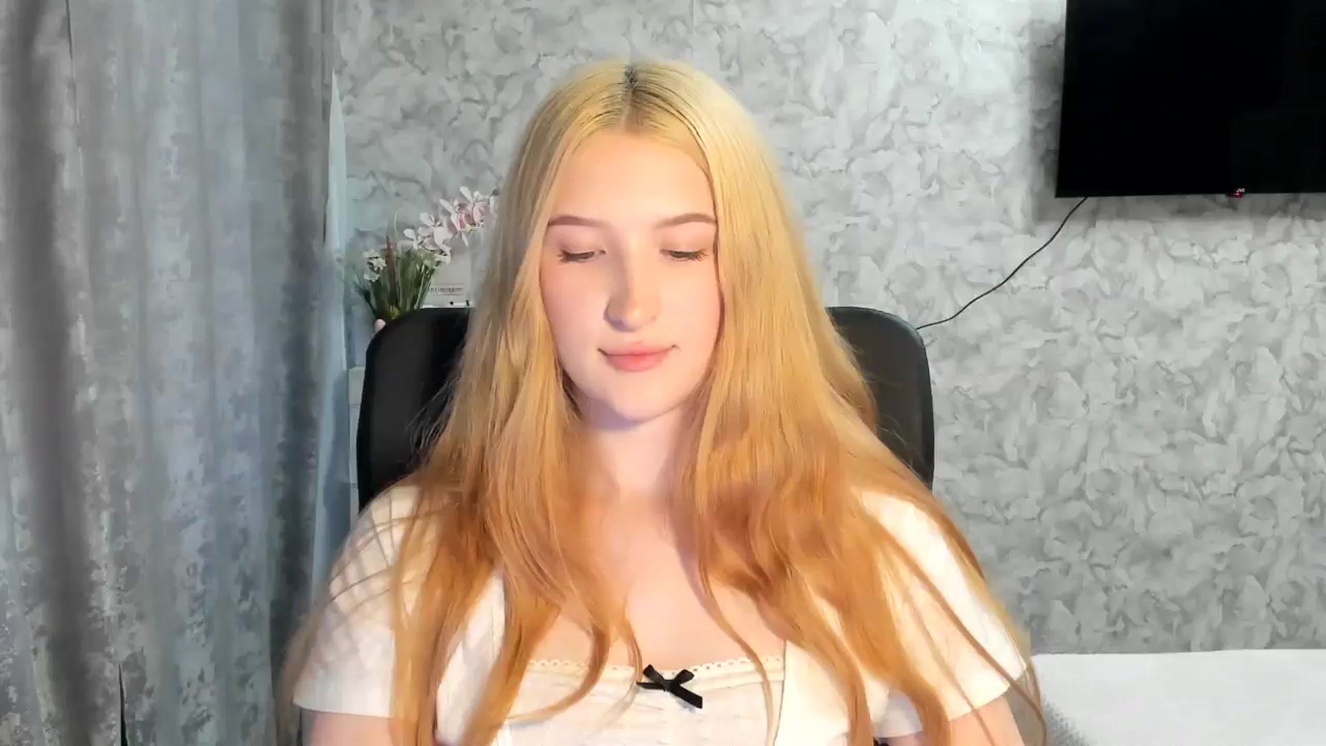 Gallery image thumbnail from Ilona_Here's myfreecams stream on, 05/03/2026, 16:43 image 16 of 20