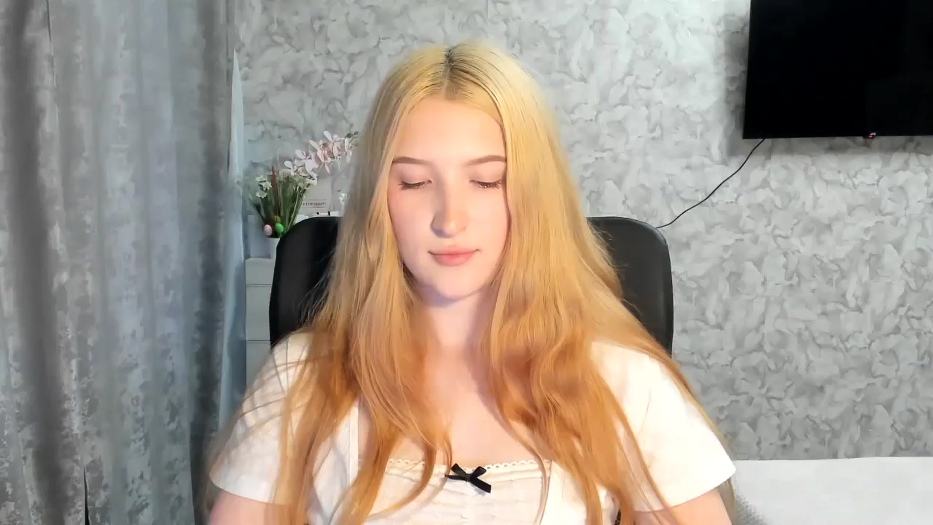 Gallery image thumbnail from Ilona_Here's myfreecams stream on, 05/03/2026, 16:43 image 19 of 20