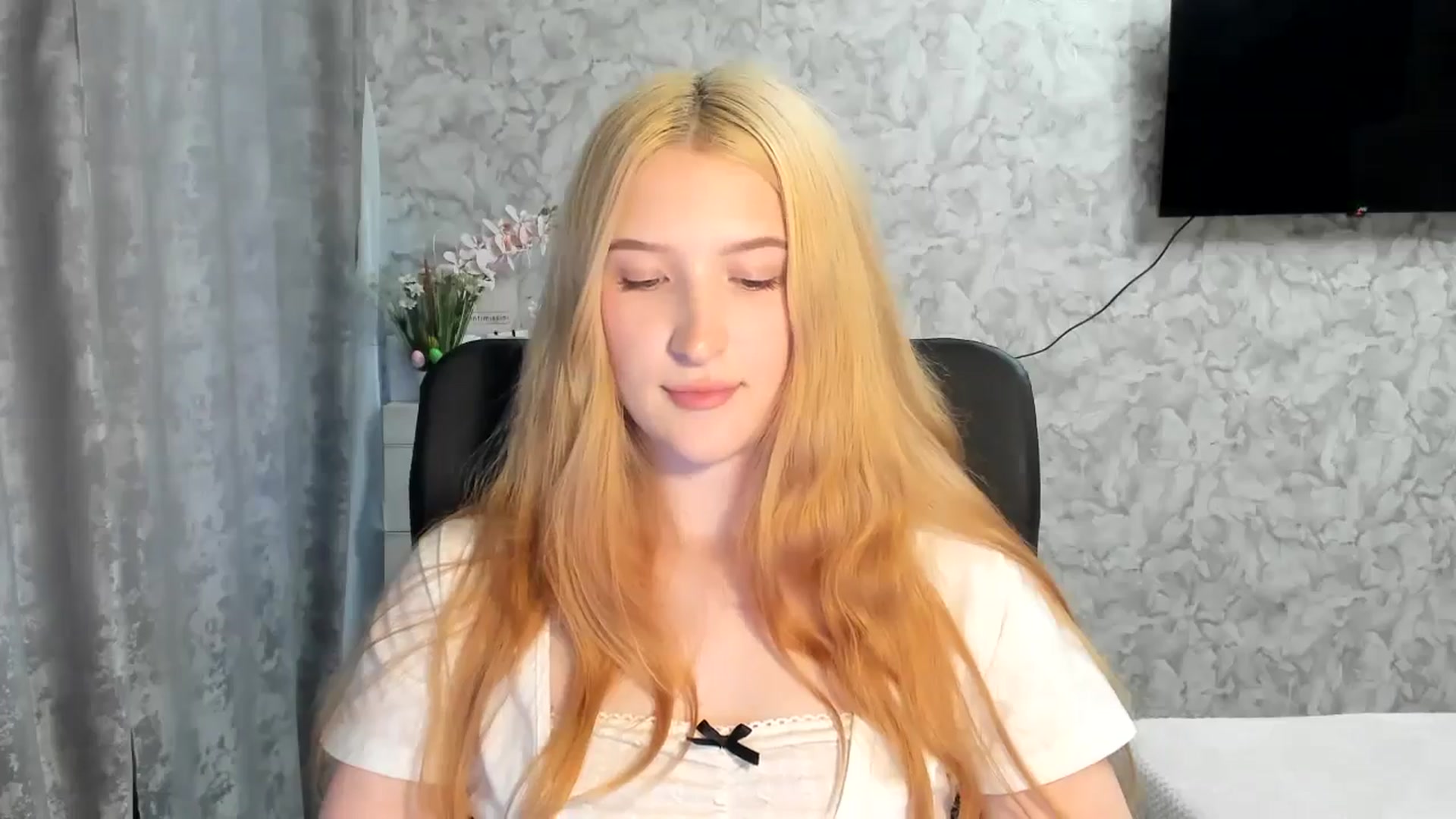 Gallery image thumbnail from Ilona_Here's myfreecams stream on, 05/03/2026, 16:43 image 18 of 20