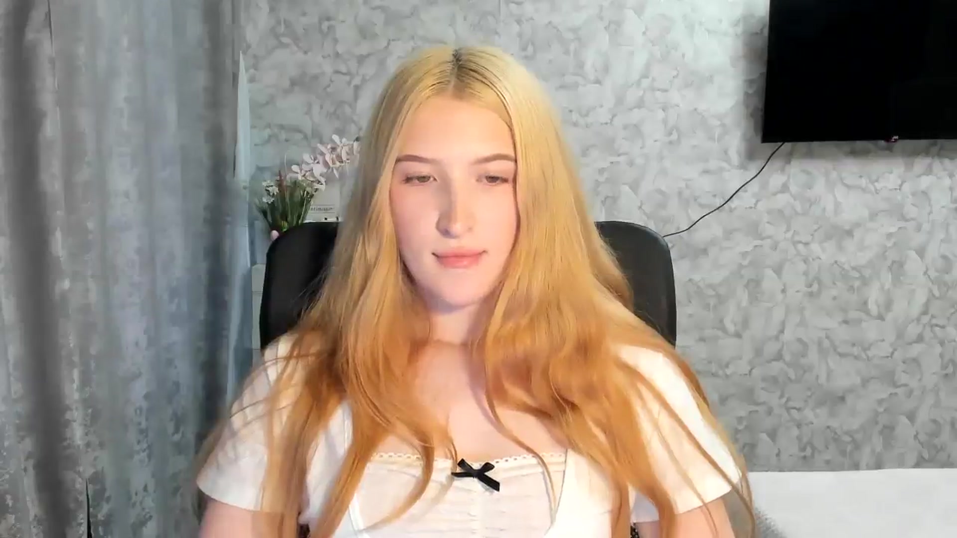 Gallery image thumbnail from Ilona_Here's myfreecams stream on, 05/03/2026, 16:43 image 17 of 20