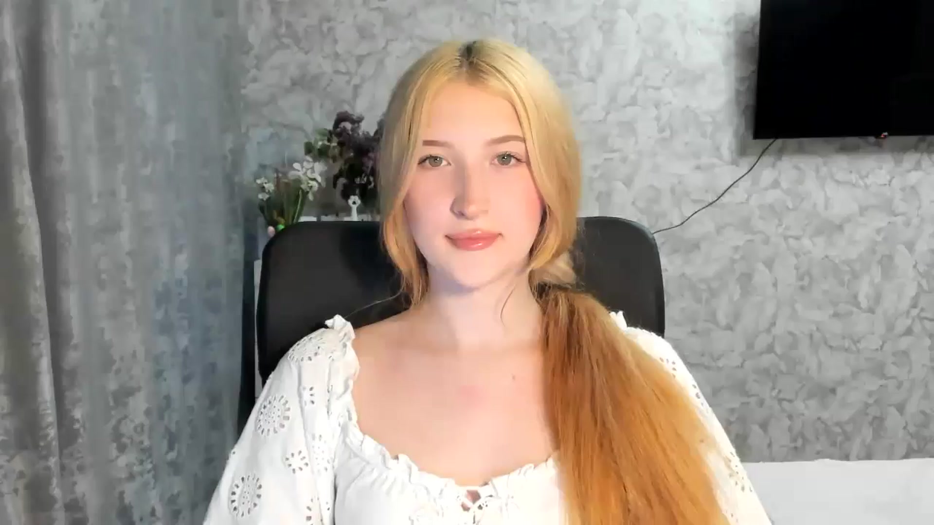 Gallery image thumbnail from Ilona_Here's myfreecams stream on, 05/08/2026, 17:22 image 8 of 20