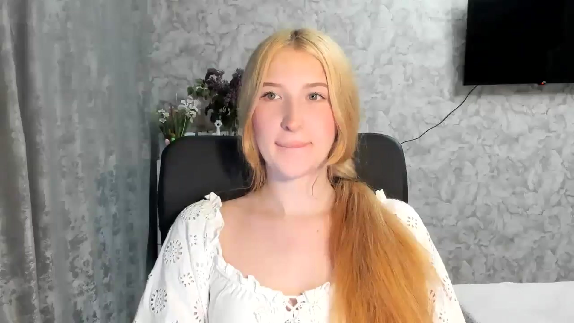 Gallery image thumbnail from Ilona_Here's myfreecams stream on, 05/08/2026, 17:22 image 15 of 20