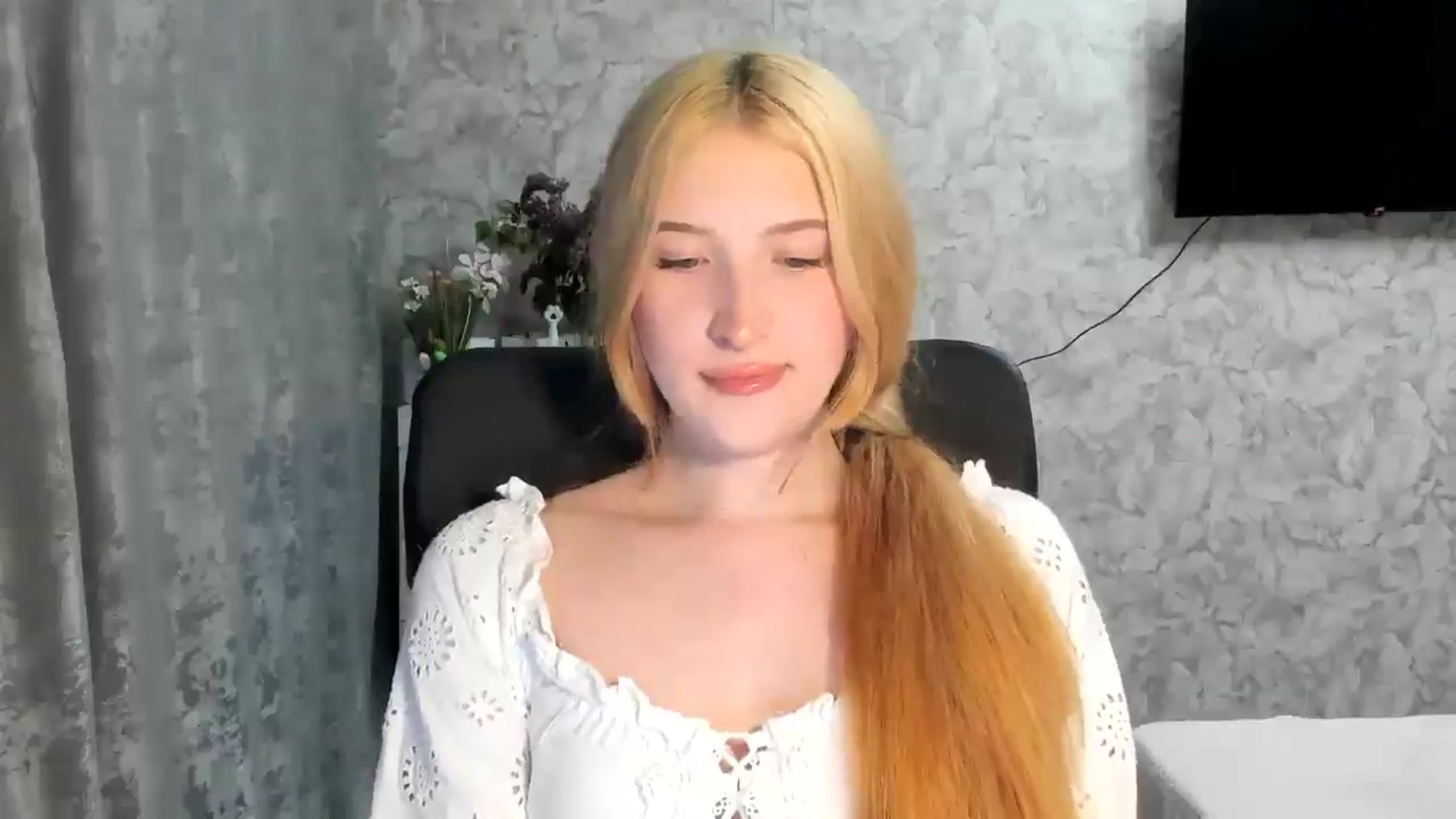 Gallery image thumbnail from Ilona_Here's myfreecams stream on, 05/08/2026, 17:22 image 17 of 20
