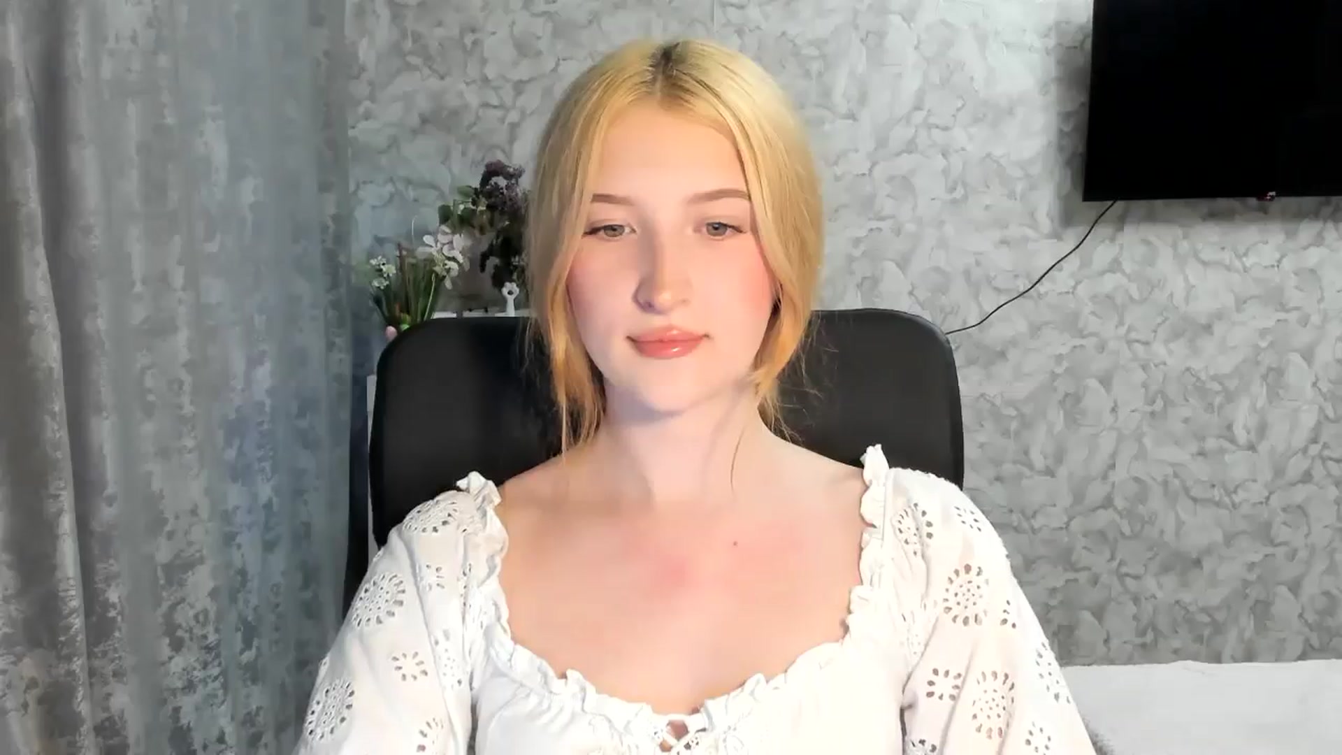 Gallery image thumbnail from Ilona_Here's myfreecams stream on, 05/08/2026, 17:22 image 3 of 20