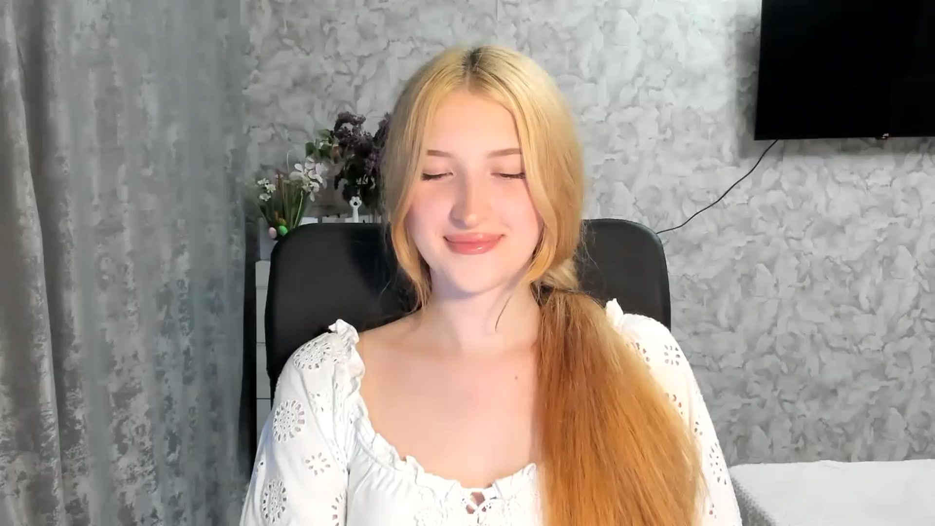 Gallery image thumbnail from Ilona_Here's myfreecams stream on, 05/08/2026, 17:22 image 20 of 20