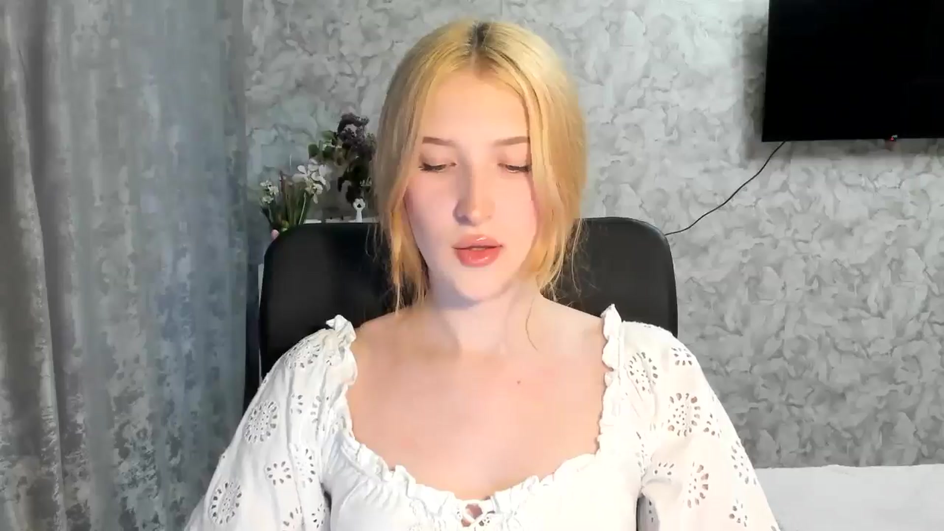Gallery image thumbnail from Ilona_Here's myfreecams stream on, 05/08/2026, 17:22 image 2 of 20