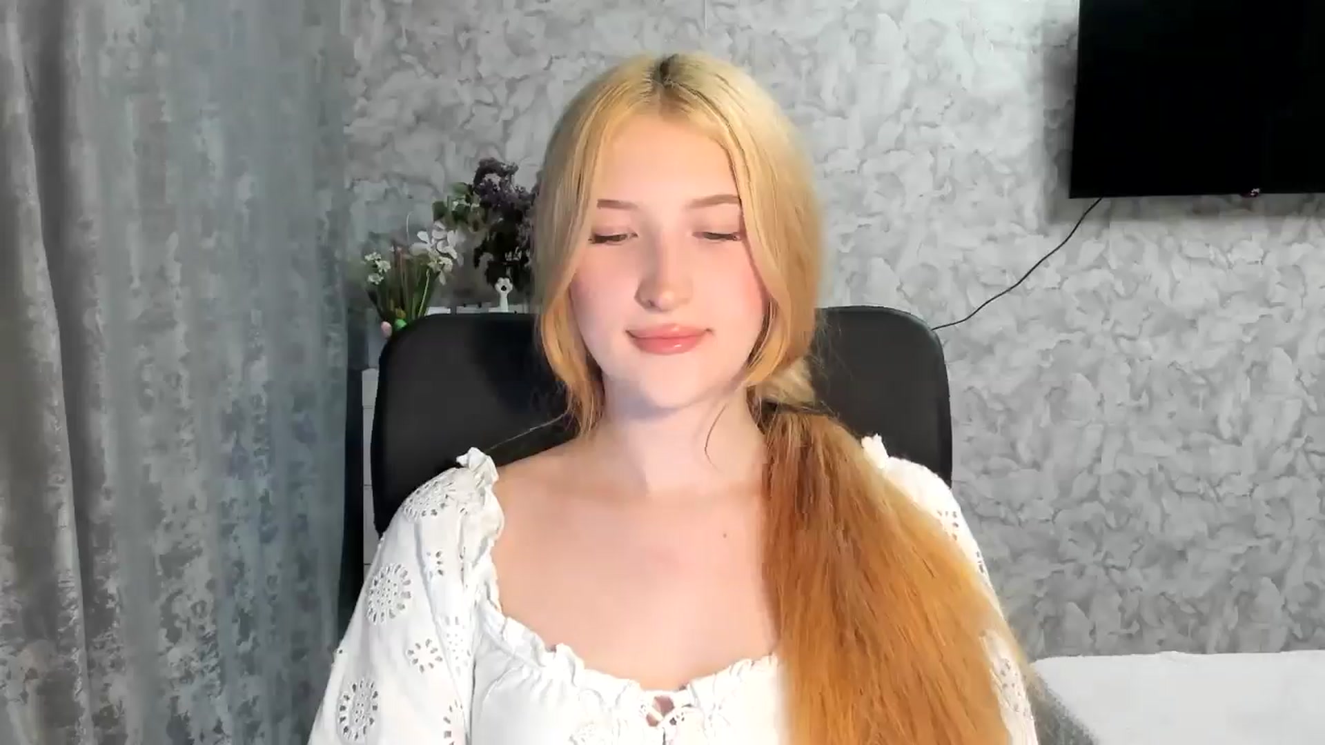 Gallery image thumbnail from Ilona_Here's myfreecams stream on, 05/08/2026, 17:22 image 12 of 20