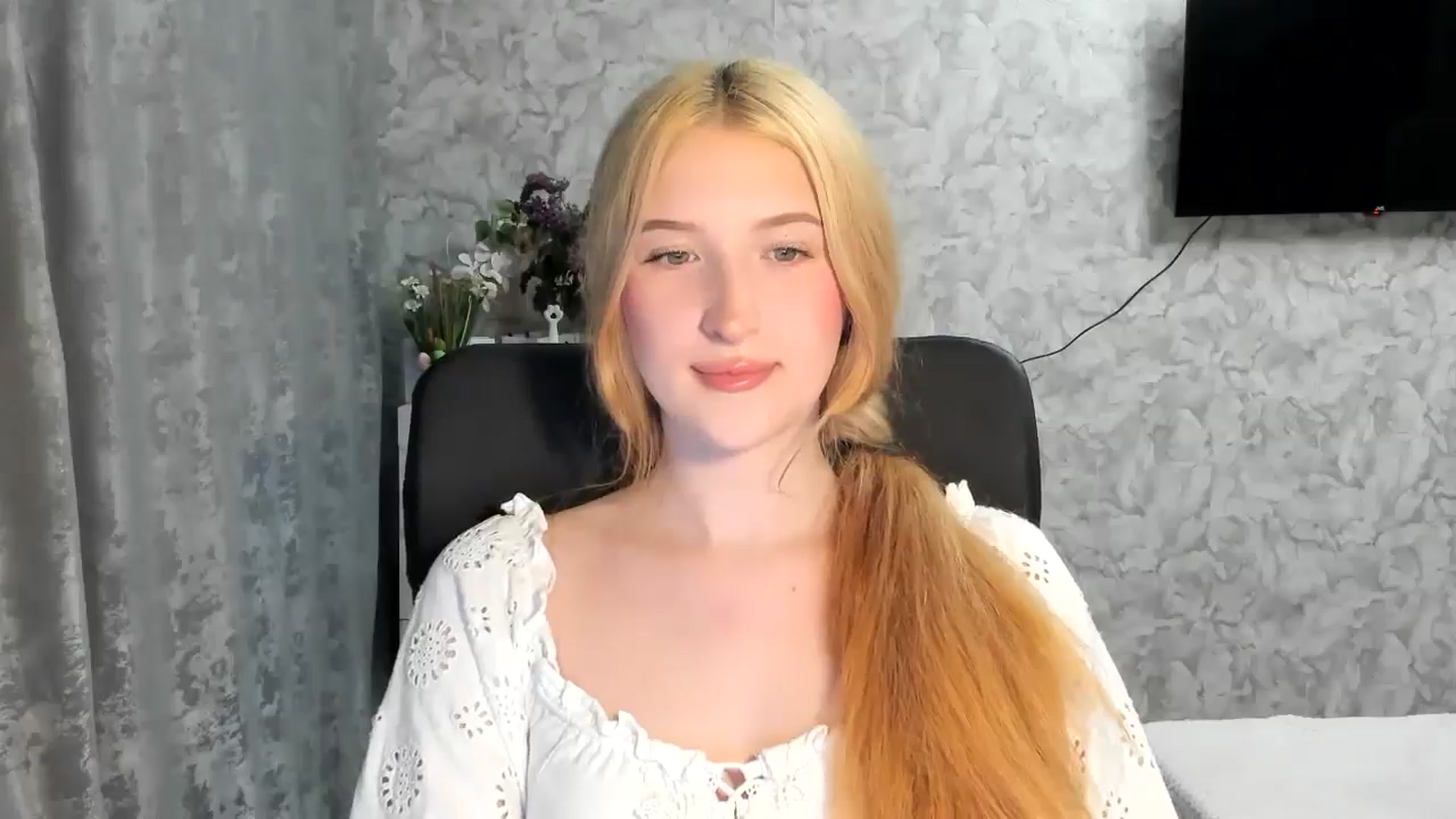 Gallery image thumbnail from Ilona_Here's myfreecams stream on, 05/08/2026, 17:22 image 13 of 20