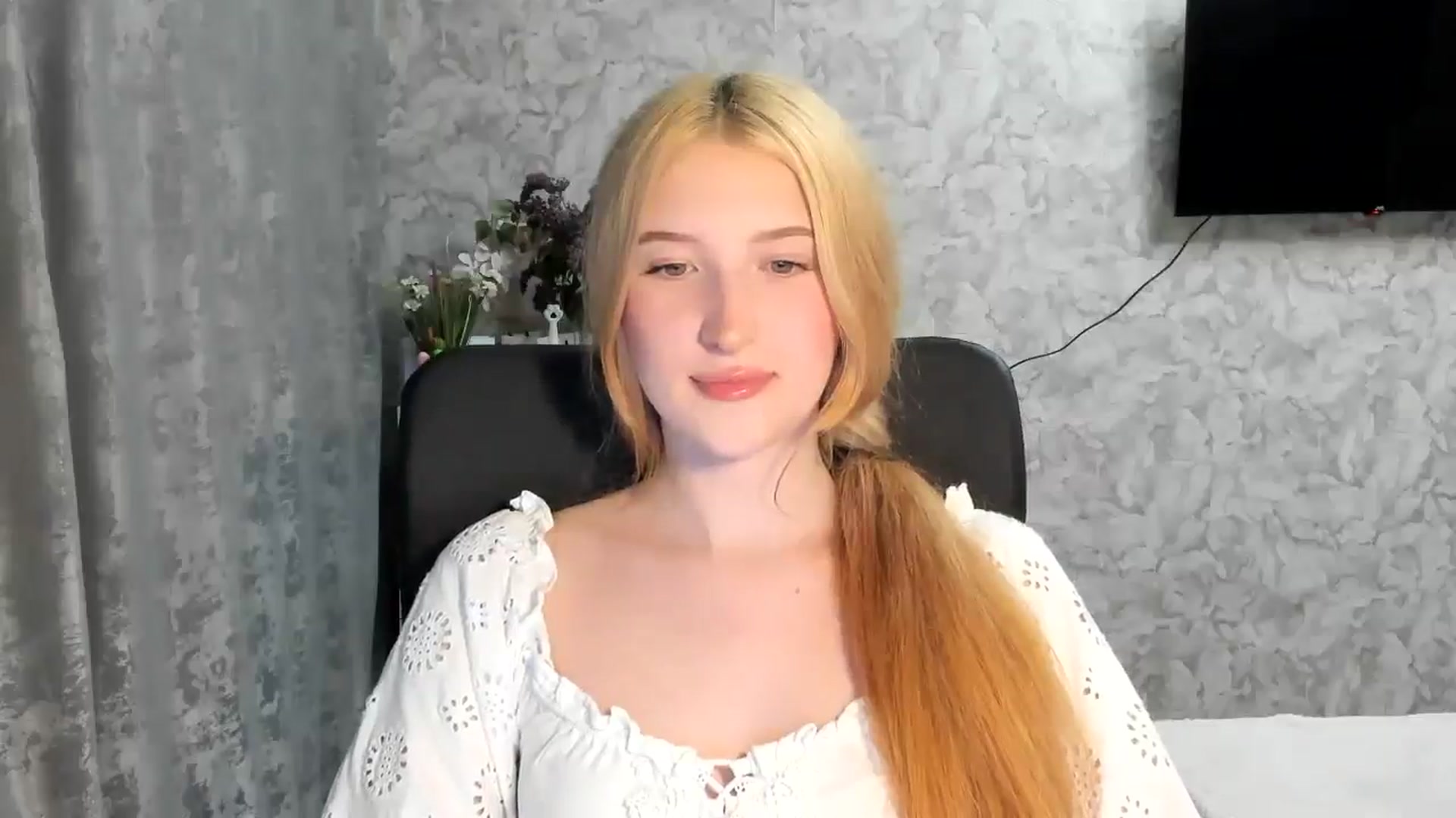 Gallery image thumbnail from Ilona_Here's myfreecams stream on, 05/08/2026, 17:22 image 16 of 20