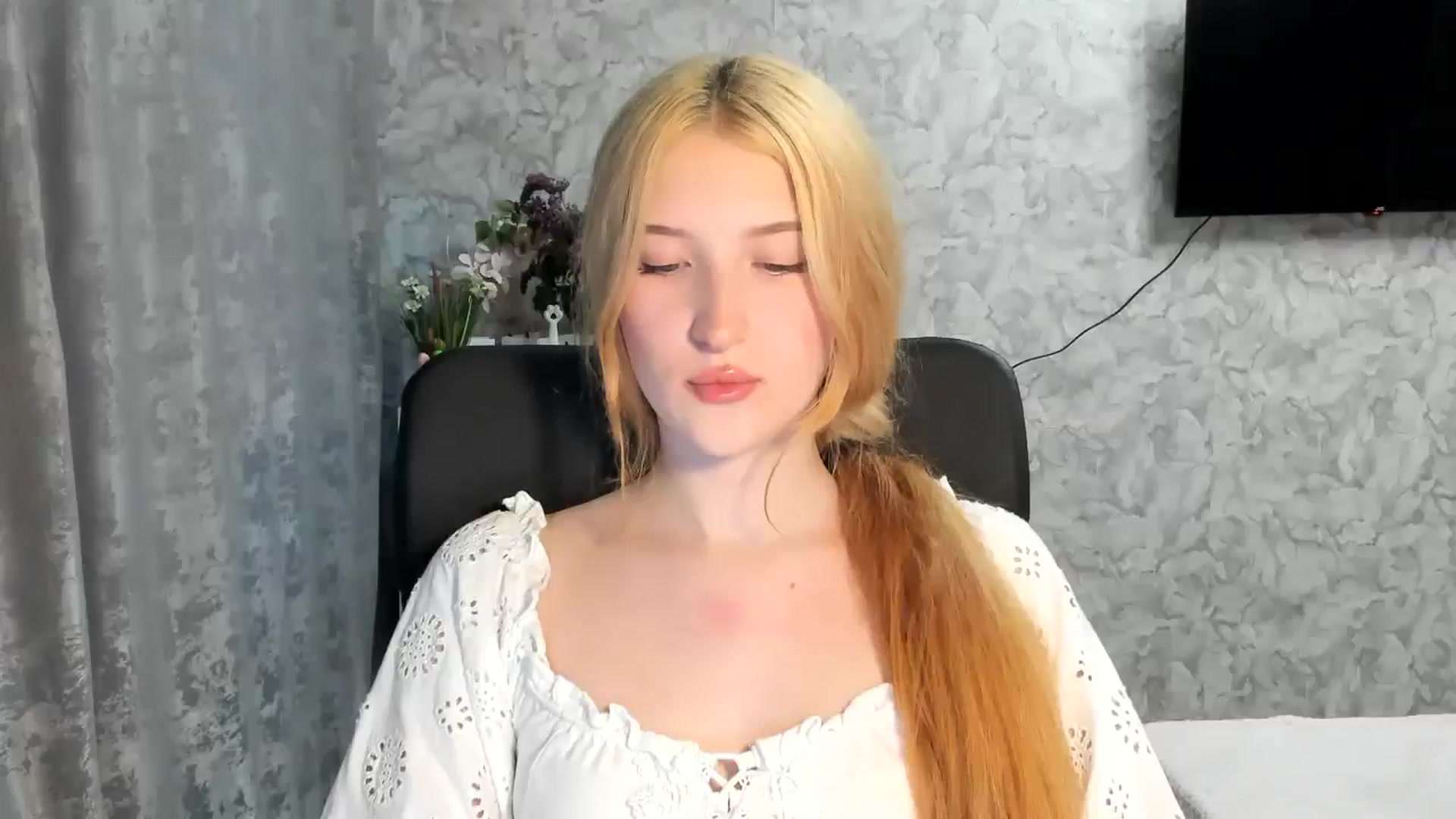 Gallery image thumbnail from Ilona_Here's myfreecams stream on, 05/08/2026, 17:22 image 5 of 20