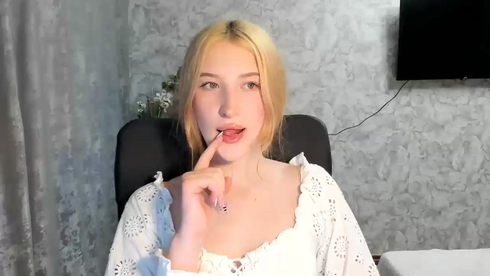 Gallery image thumbnail from Ilona_Here's myfreecams stream on, 05/08/2026, 17:22 image 1 of 20