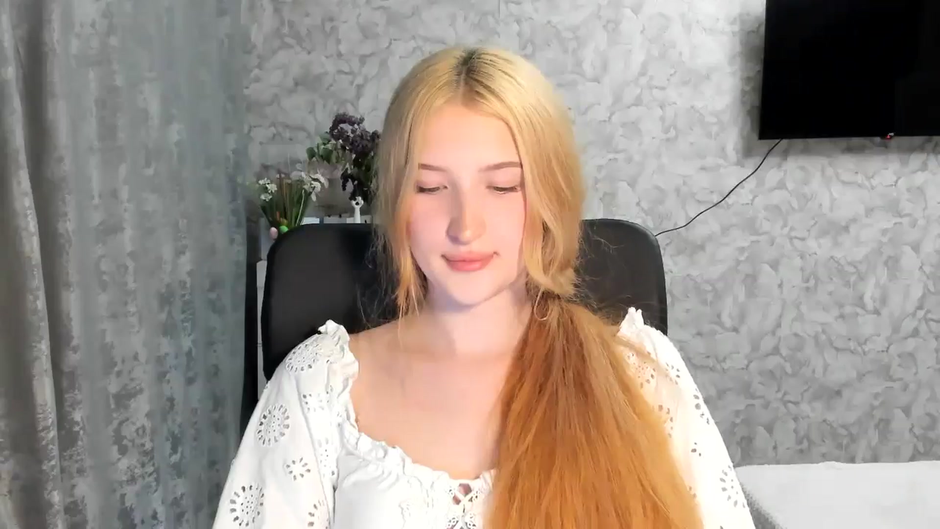Gallery image thumbnail from Ilona_Here's myfreecams stream on, 05/08/2026, 18:08 image 20 of 20
