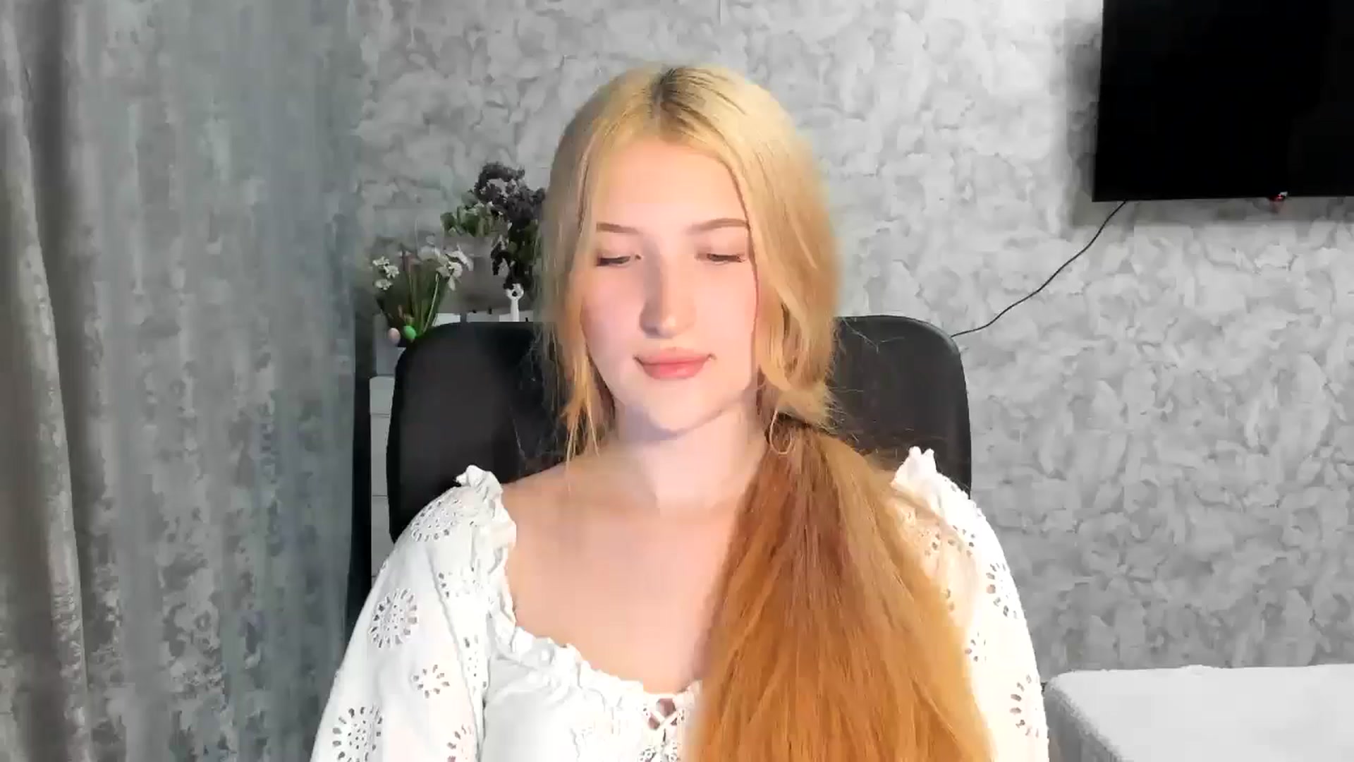 Gallery image thumbnail from Ilona_Here's myfreecams stream on, 05/08/2026, 18:08 image 18 of 20