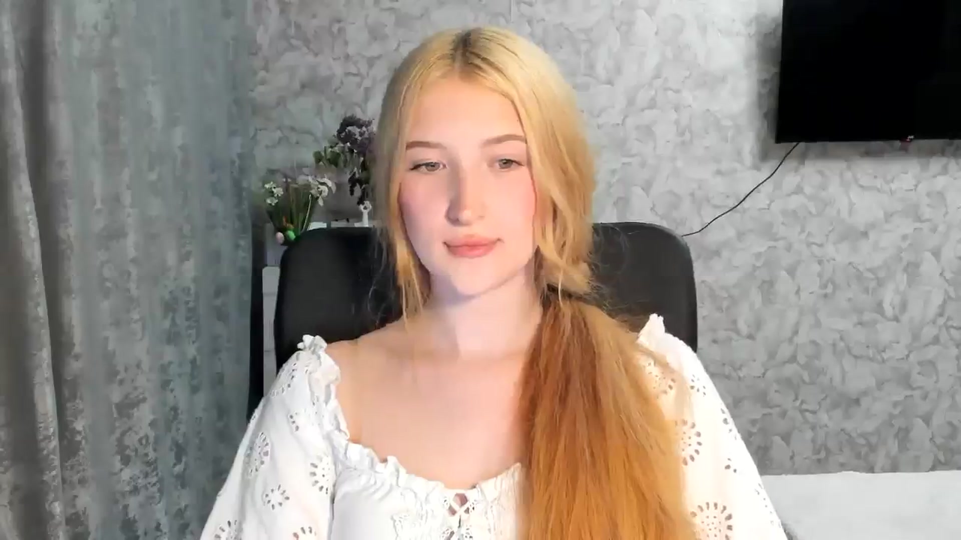 Gallery image thumbnail from Ilona_Here's myfreecams stream on, 05/08/2026, 18:08 image 6 of 20