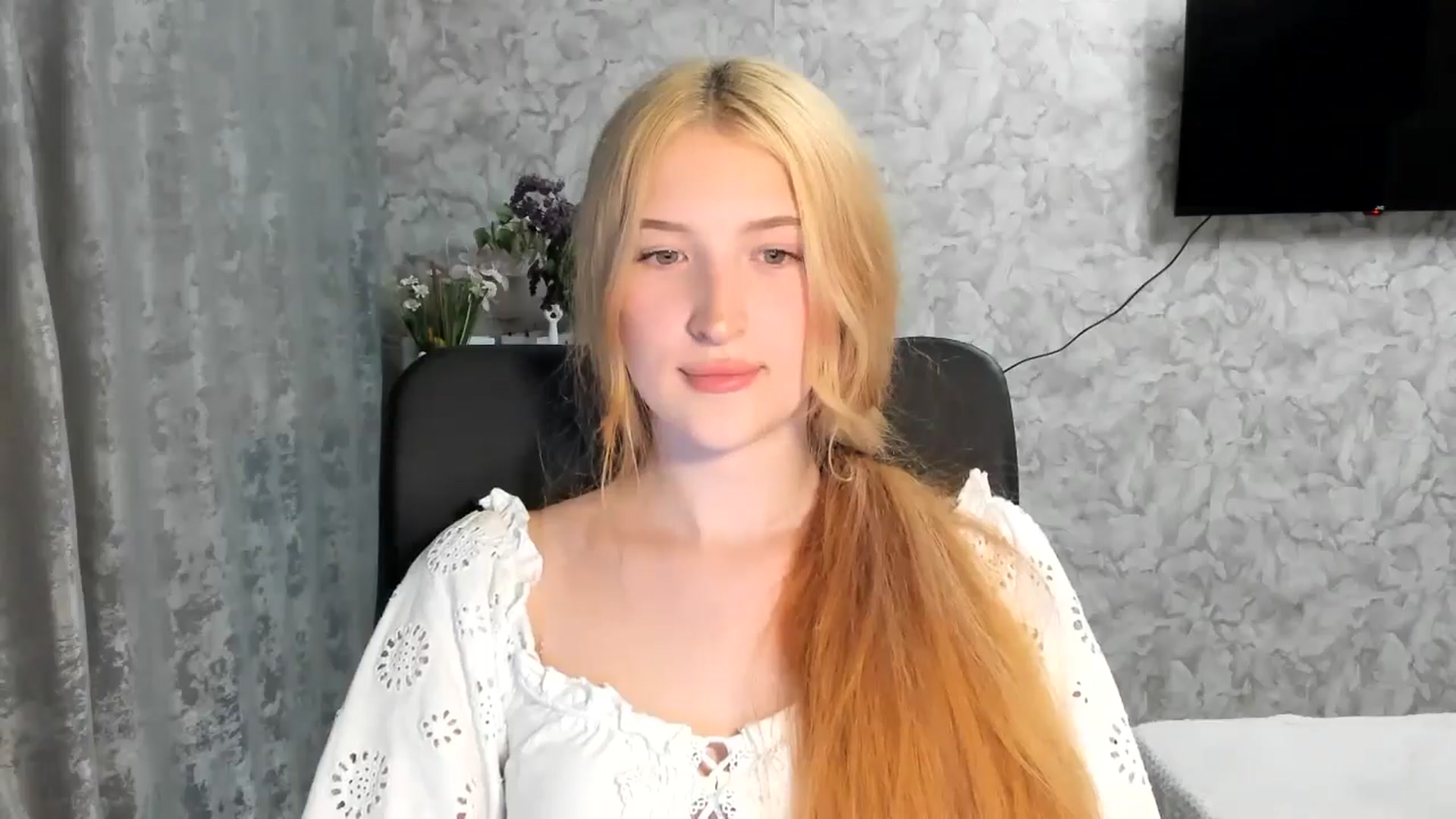 Gallery image thumbnail from Ilona_Here's myfreecams stream on, 05/08/2026, 18:08 image 15 of 20