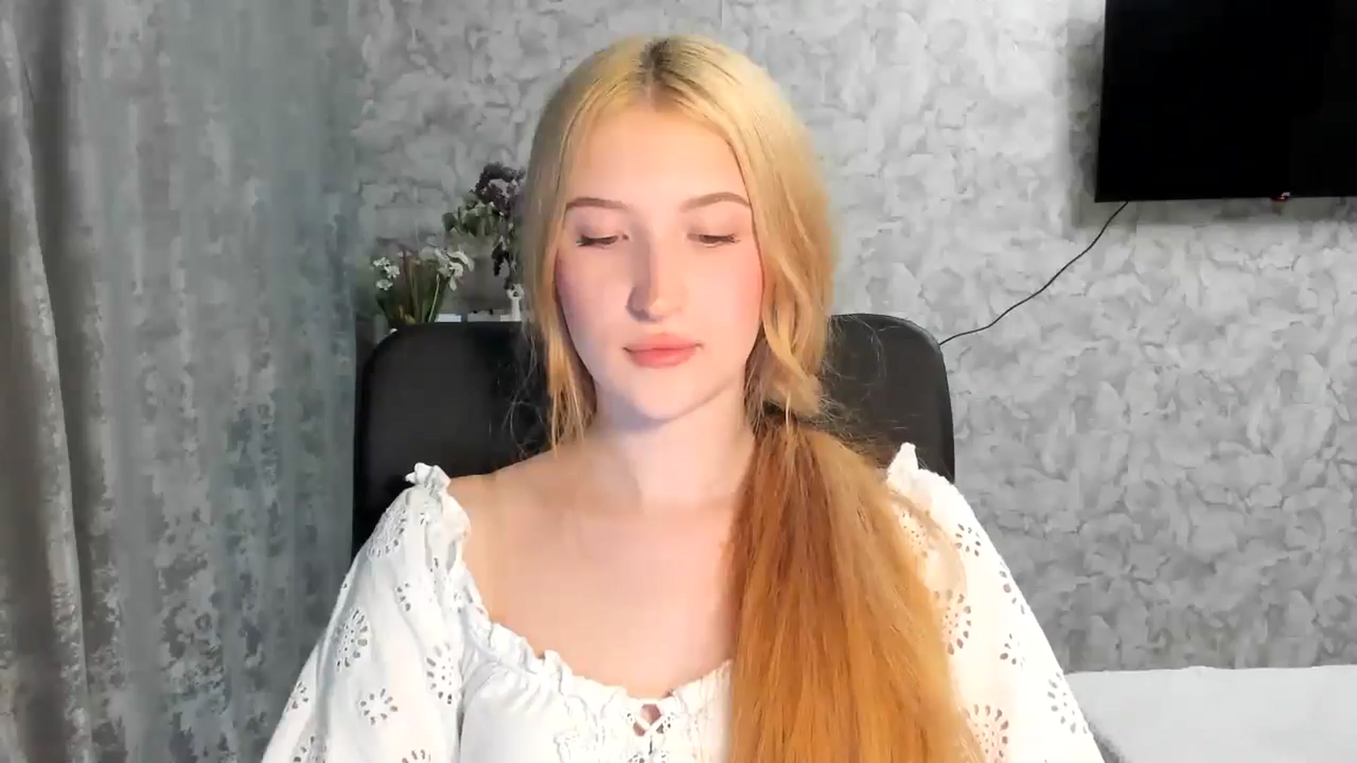 Gallery image thumbnail from Ilona_Here's myfreecams stream on, 05/08/2026, 18:08 image 5 of 20