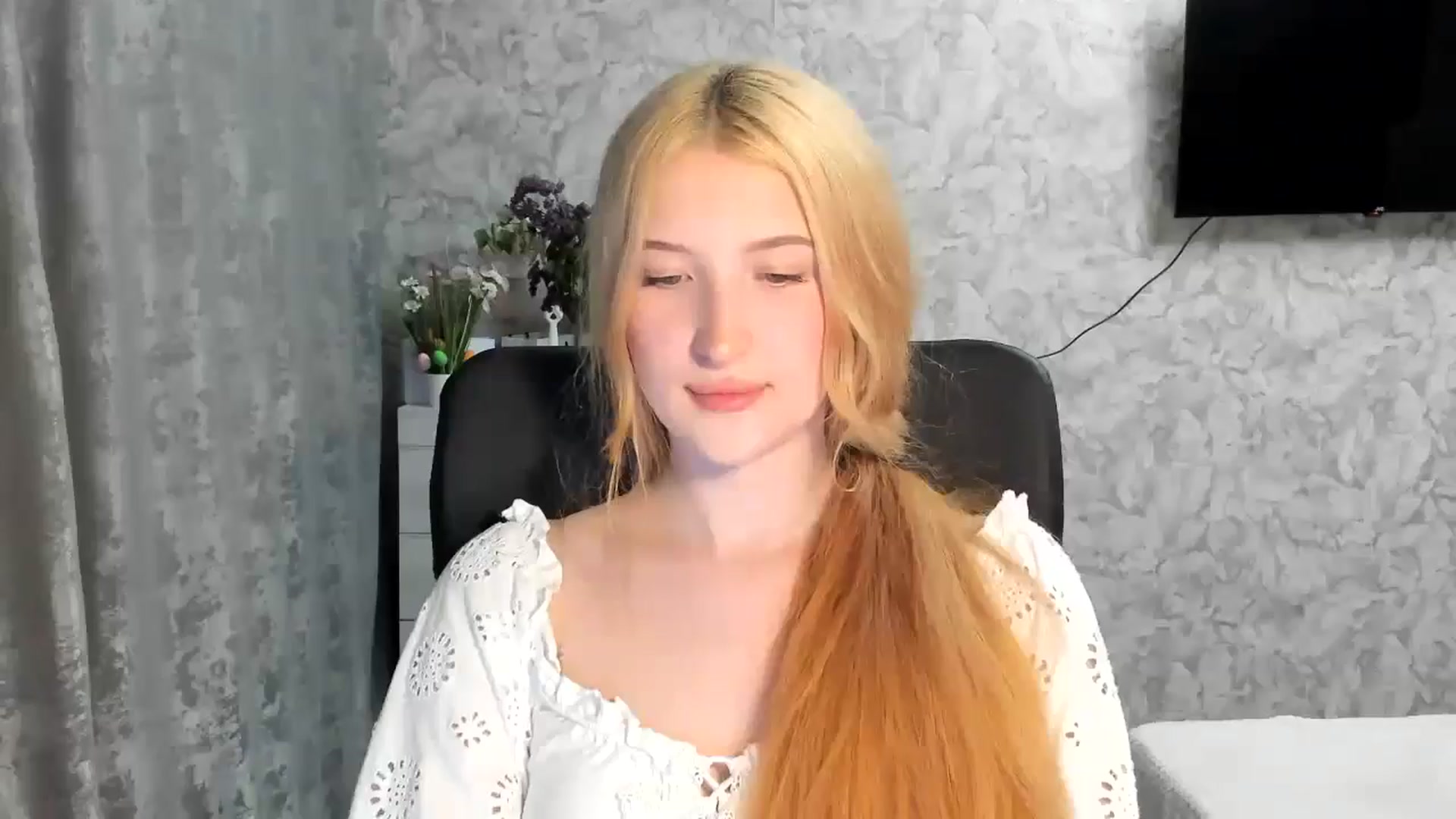 Gallery image thumbnail from Ilona_Here's myfreecams stream on, 05/08/2026, 18:08 image 16 of 20