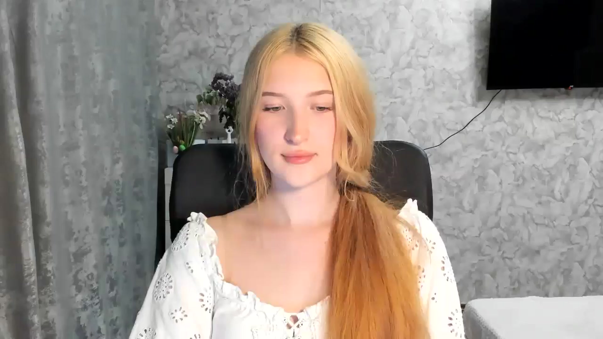 Gallery image thumbnail from Ilona_Here's myfreecams stream on, 05/08/2026, 18:08 image 8 of 20
