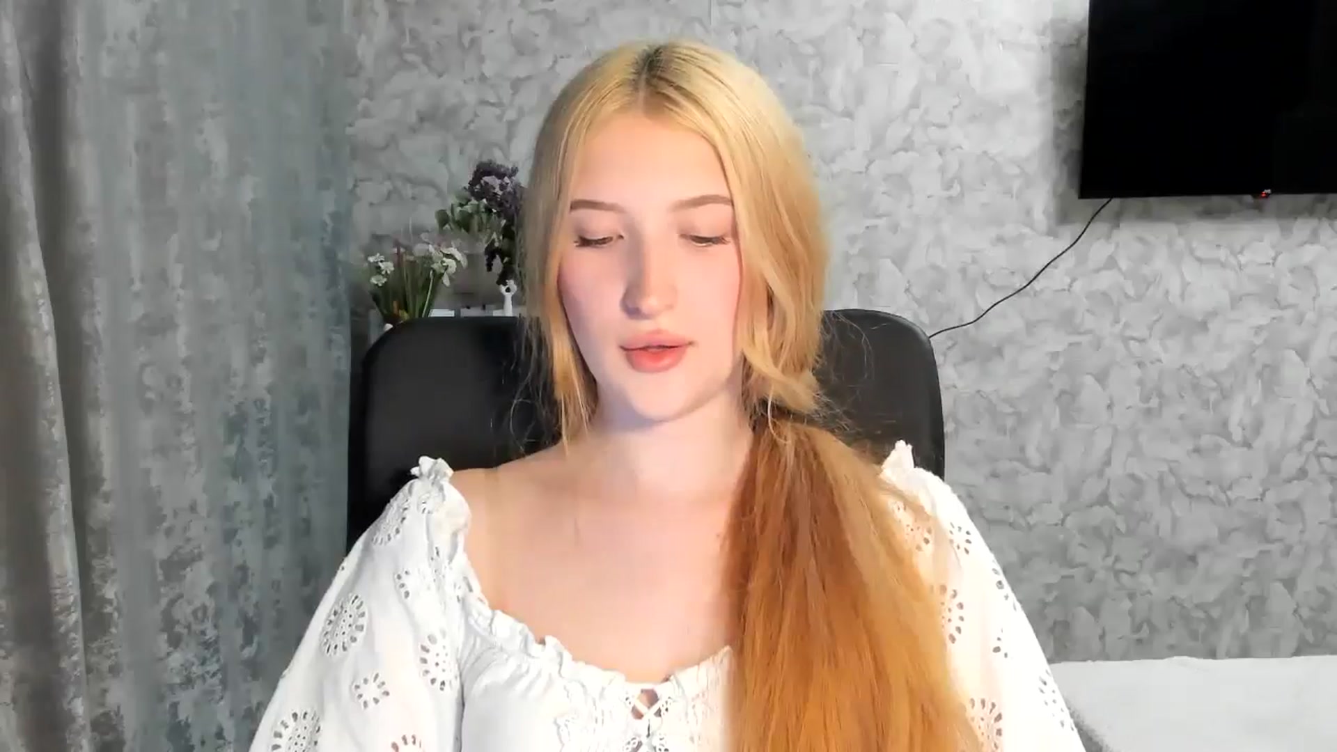 Gallery image thumbnail from Ilona_Here's myfreecams stream on, 05/08/2026, 18:08 image 7 of 20