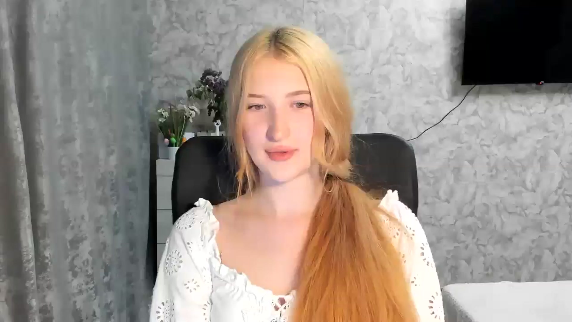 Gallery image thumbnail from Ilona_Here's myfreecams stream on, 05/08/2026, 18:08 image 19 of 20