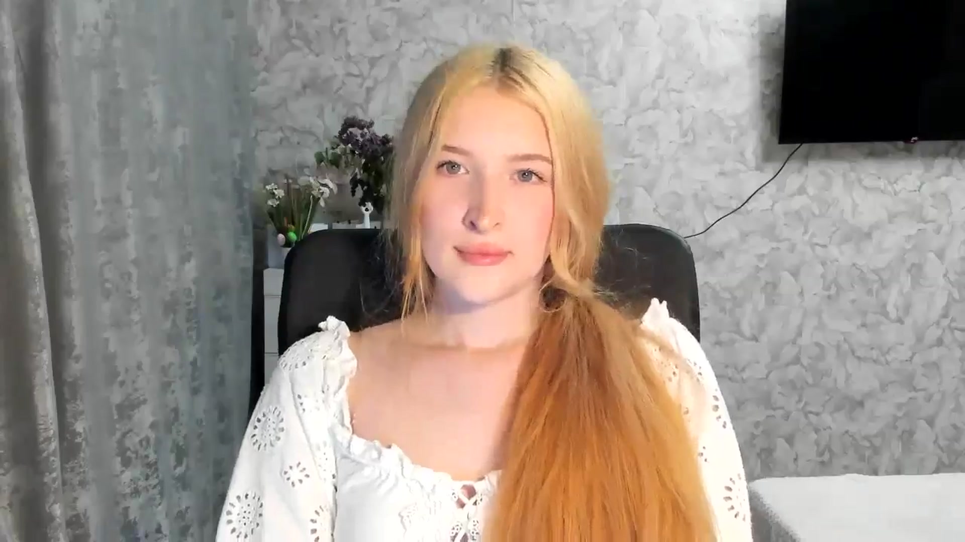 Gallery image thumbnail from Ilona_Here's myfreecams stream on, 05/08/2026, 18:08 image 17 of 20