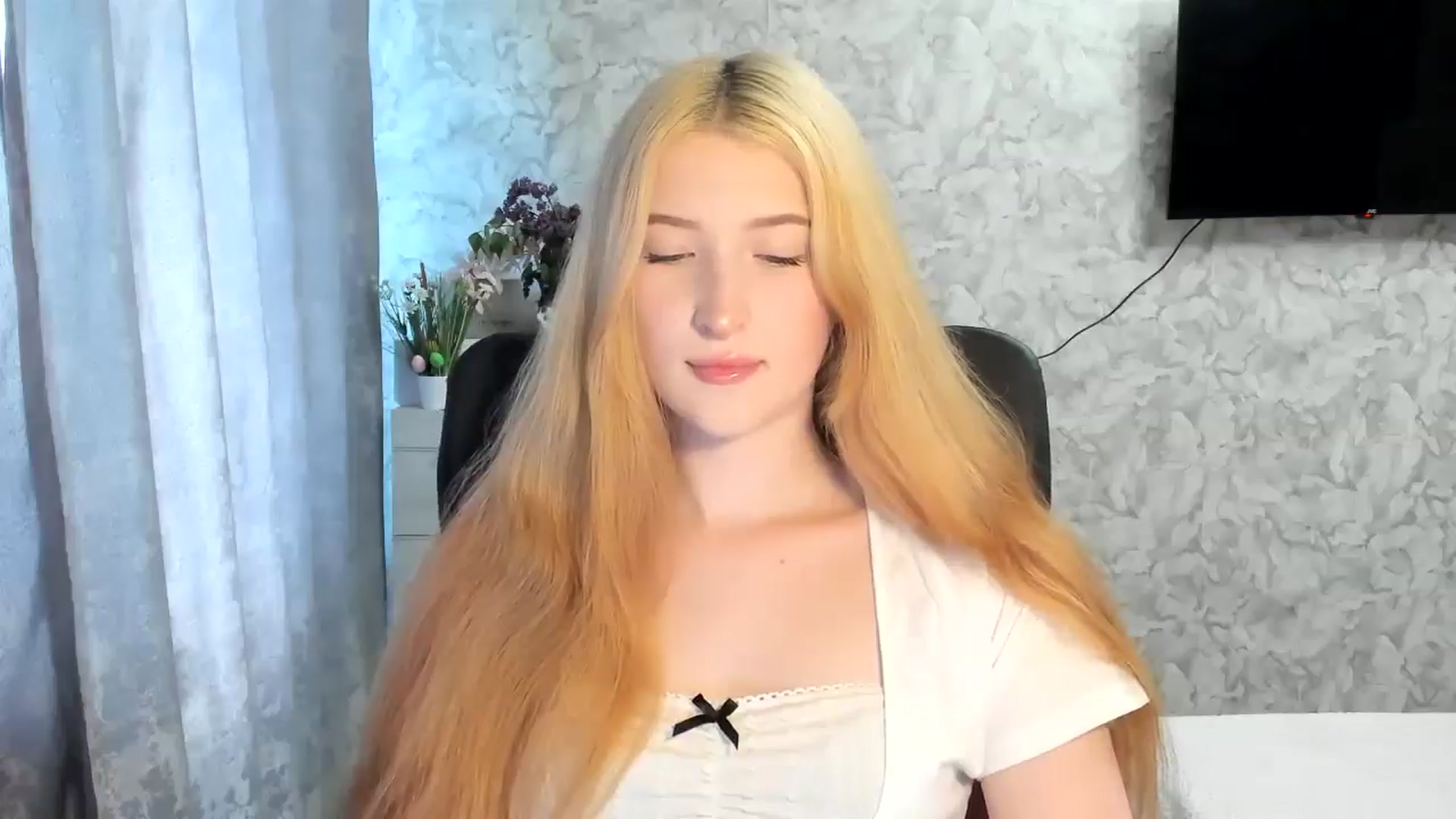 Gallery image thumbnail from Ilona_Here's myfreecams stream on, 05/09/2026, 14:08 image 6 of 20