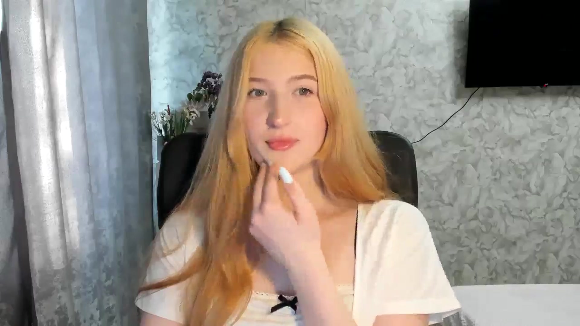 Gallery image thumbnail from Ilona_Here's myfreecams stream on, 05/09/2026, 16:11 image 8 of 20