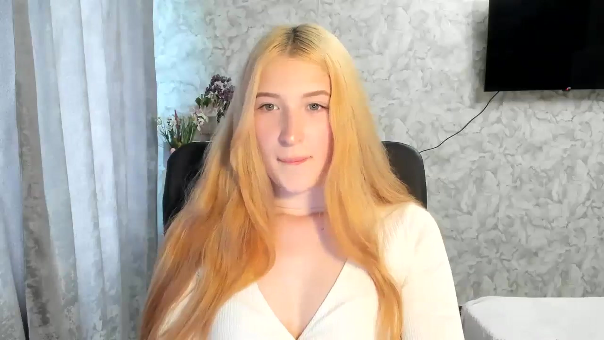 Gallery image thumbnail from Ilona_Here's myfreecams stream on, 05/10/2026, 13:54 image 12 of 20
