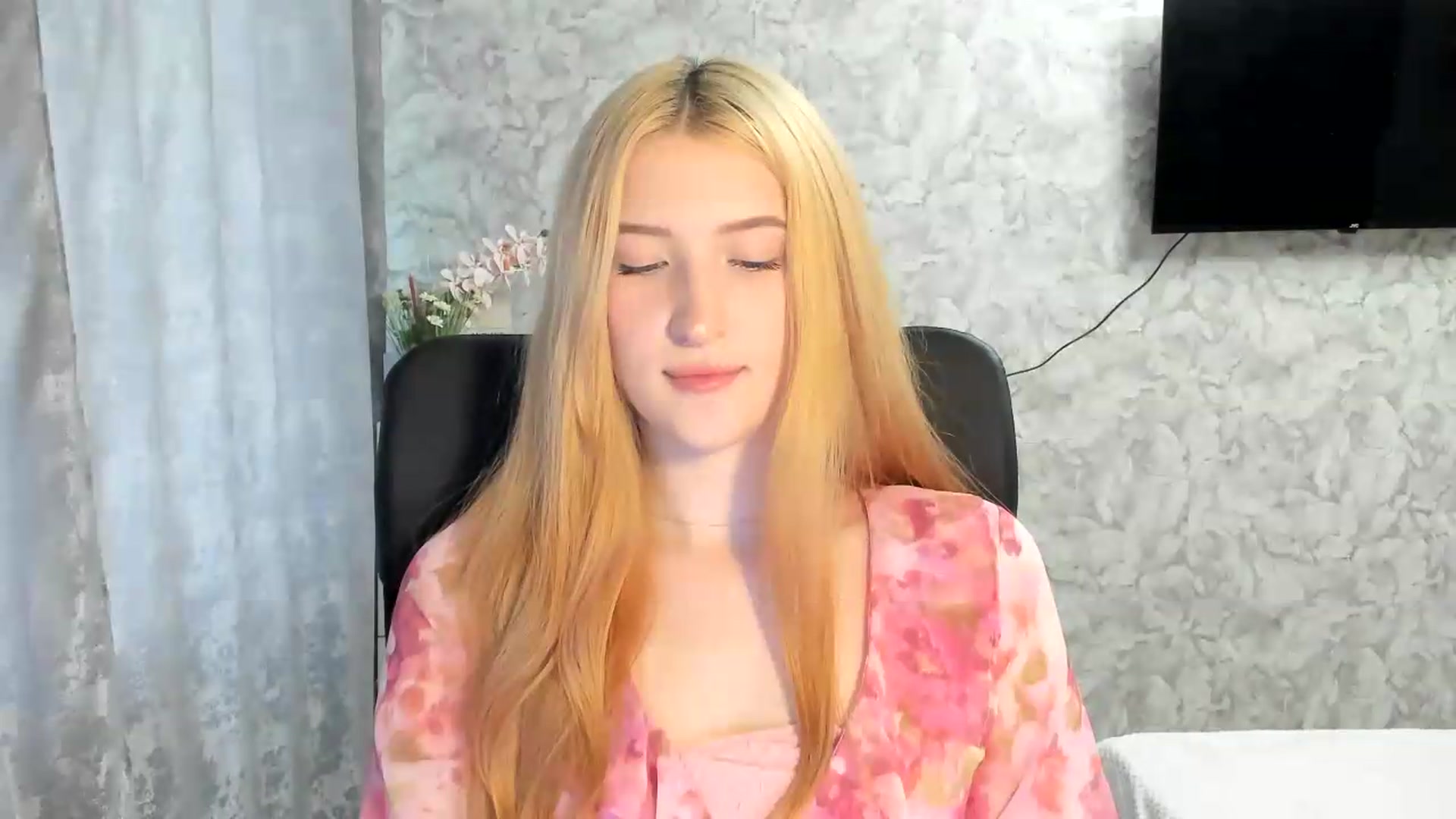 Gallery image thumbnail from Ilona_Here's myfreecams stream on, 05/13/2026, 13:01 image 14 of 20