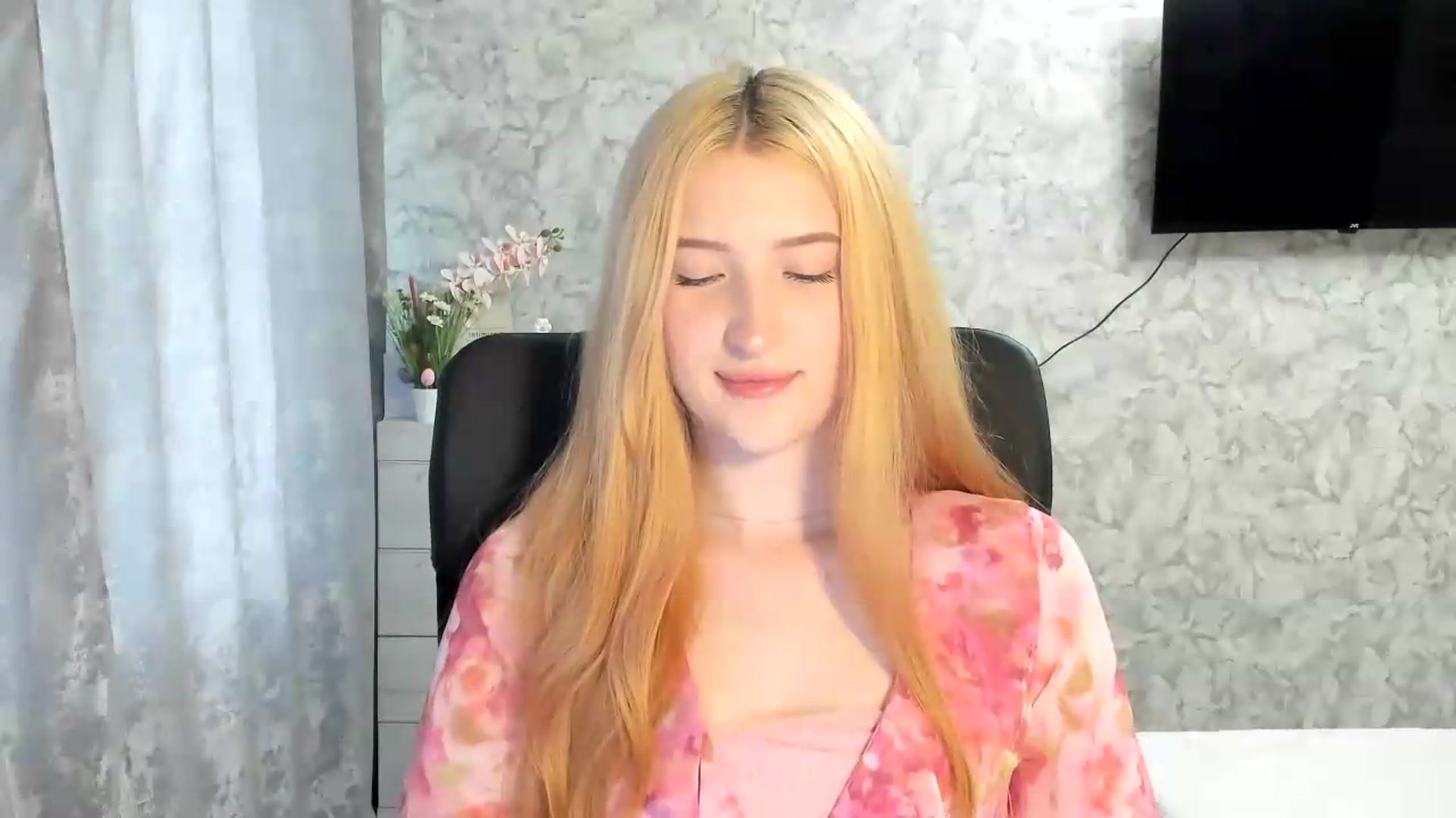 Gallery image thumbnail from Ilona_Here's myfreecams stream on, 05/13/2026, 13:01 image 4 of 20