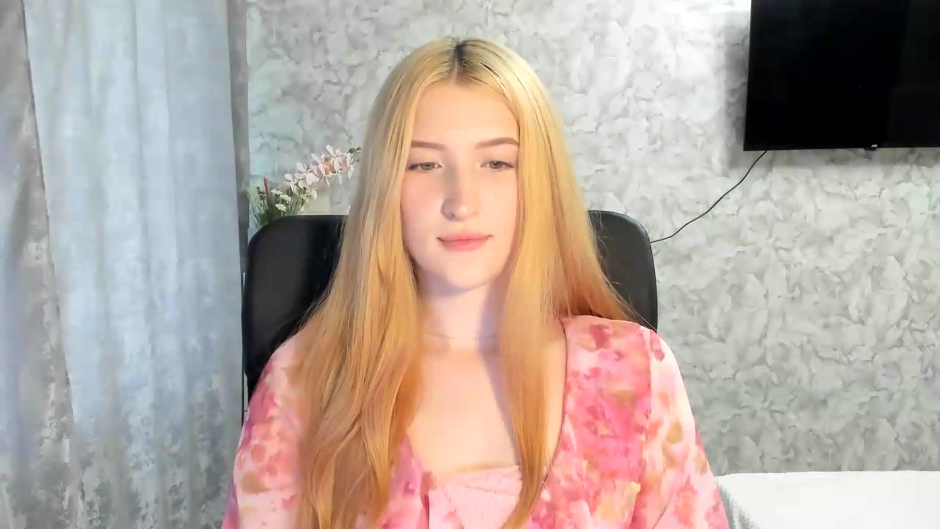 Gallery image thumbnail from Ilona_Here's myfreecams stream on, 05/13/2026, 13:01 image 16 of 20